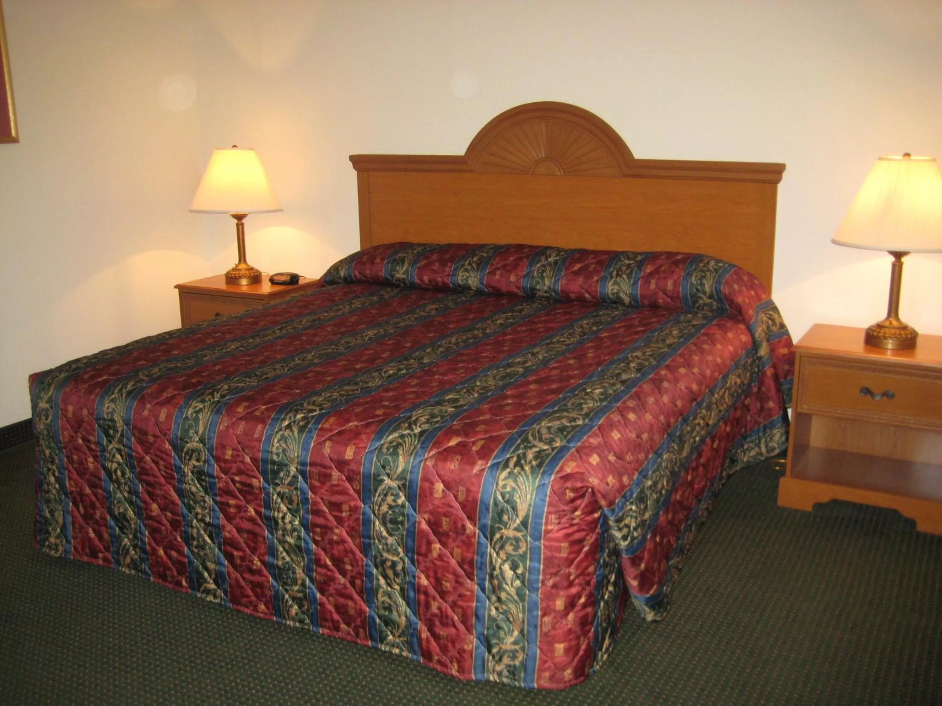 King Suite with Sofa Bed in Horizon Inn & Suites