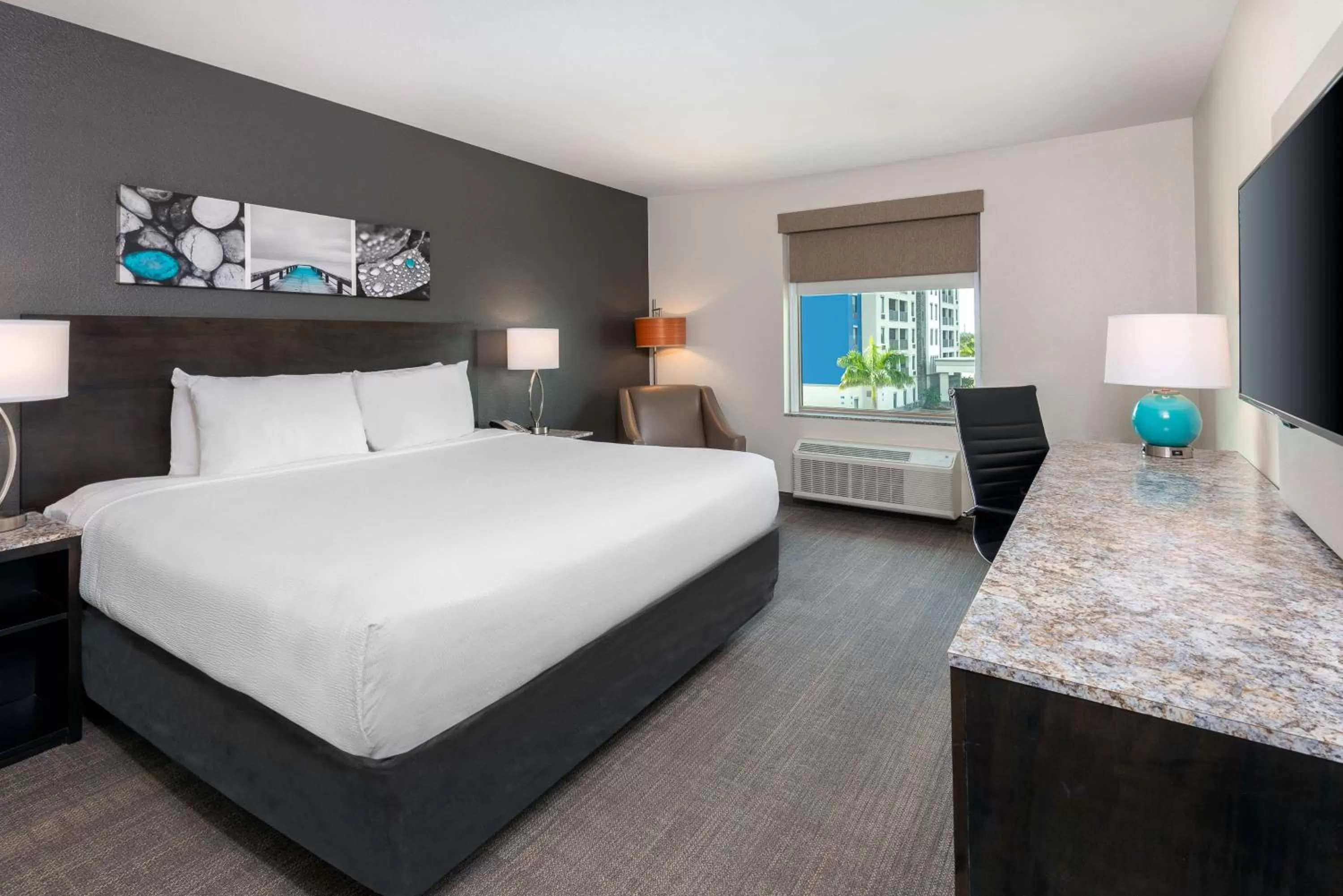 King Room with Mobility Accessible Roll-In Shower in Magnolia Pointe; BW Signature Collection