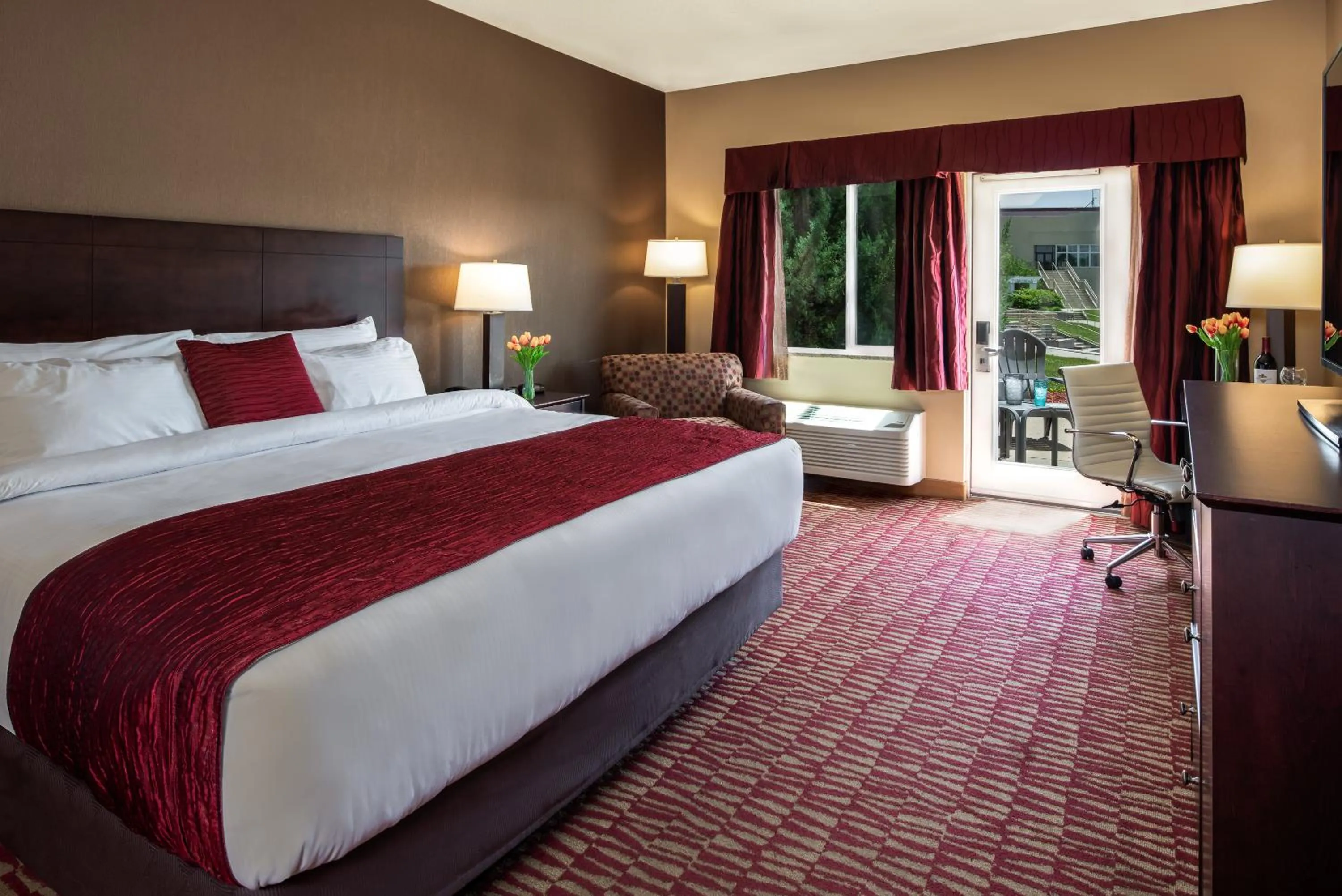 Executive King Nonsmoking in Lakeside Hotel Casino