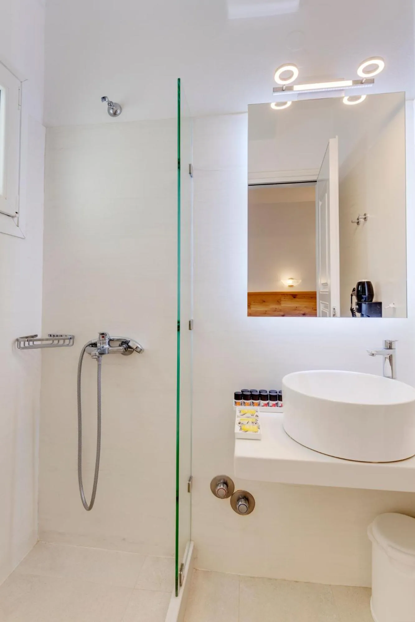 Quadruple Room in Makis Place