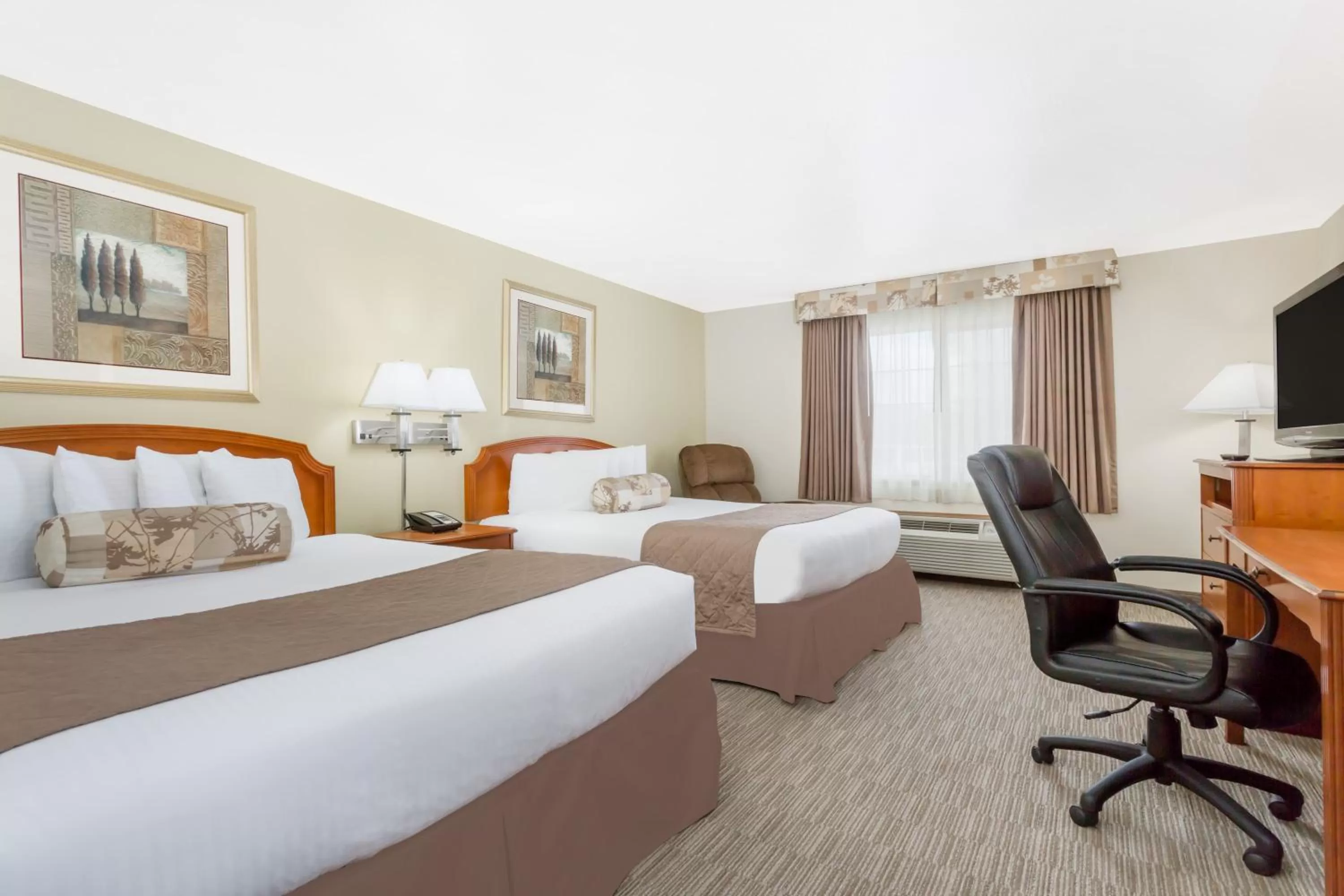 Queen Room with Two Queen Beds - Non-Smoking in Ramada by Wyndham Ely