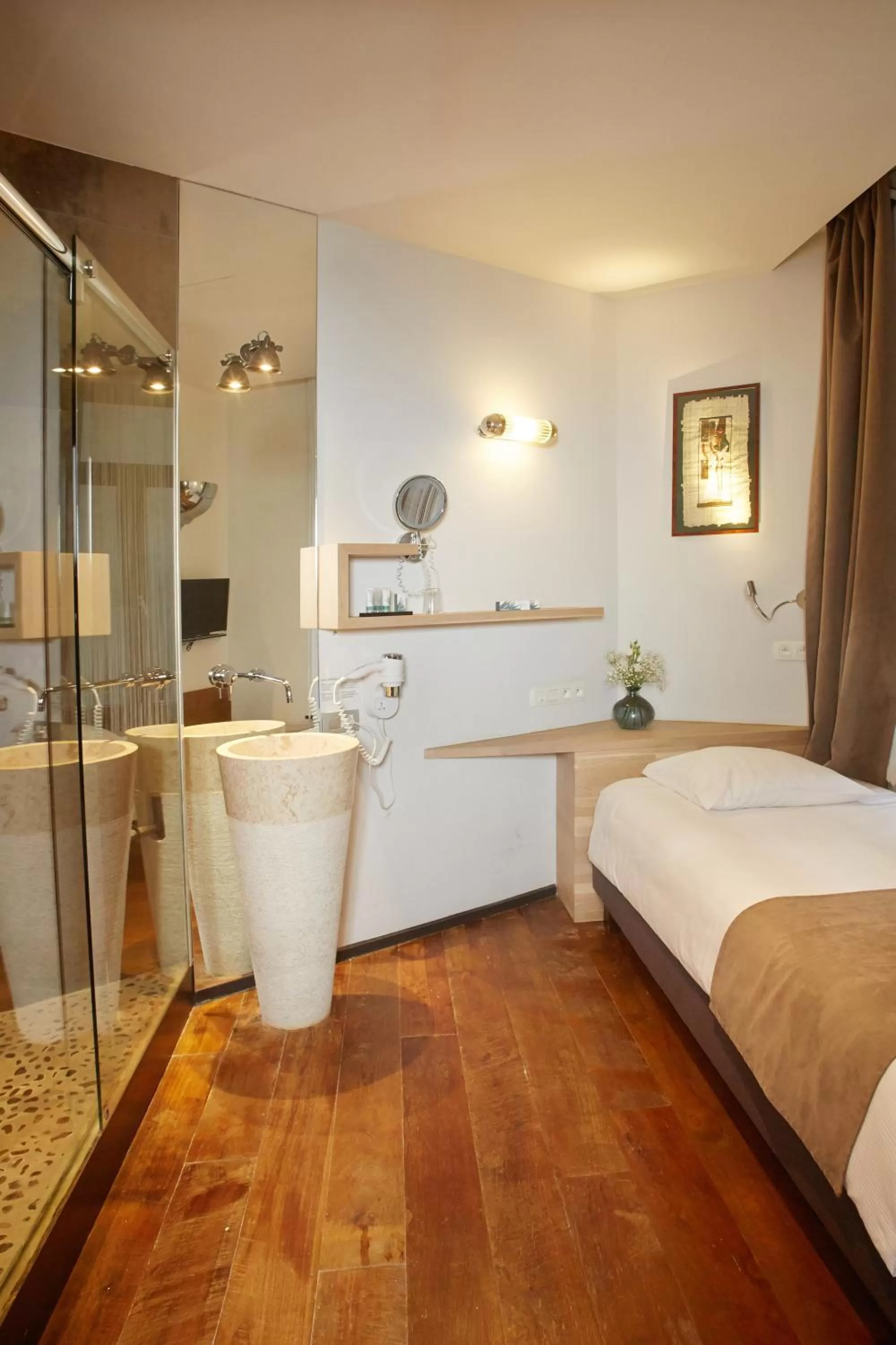 Small Single Room in Boutique Hotel Saint-Géry