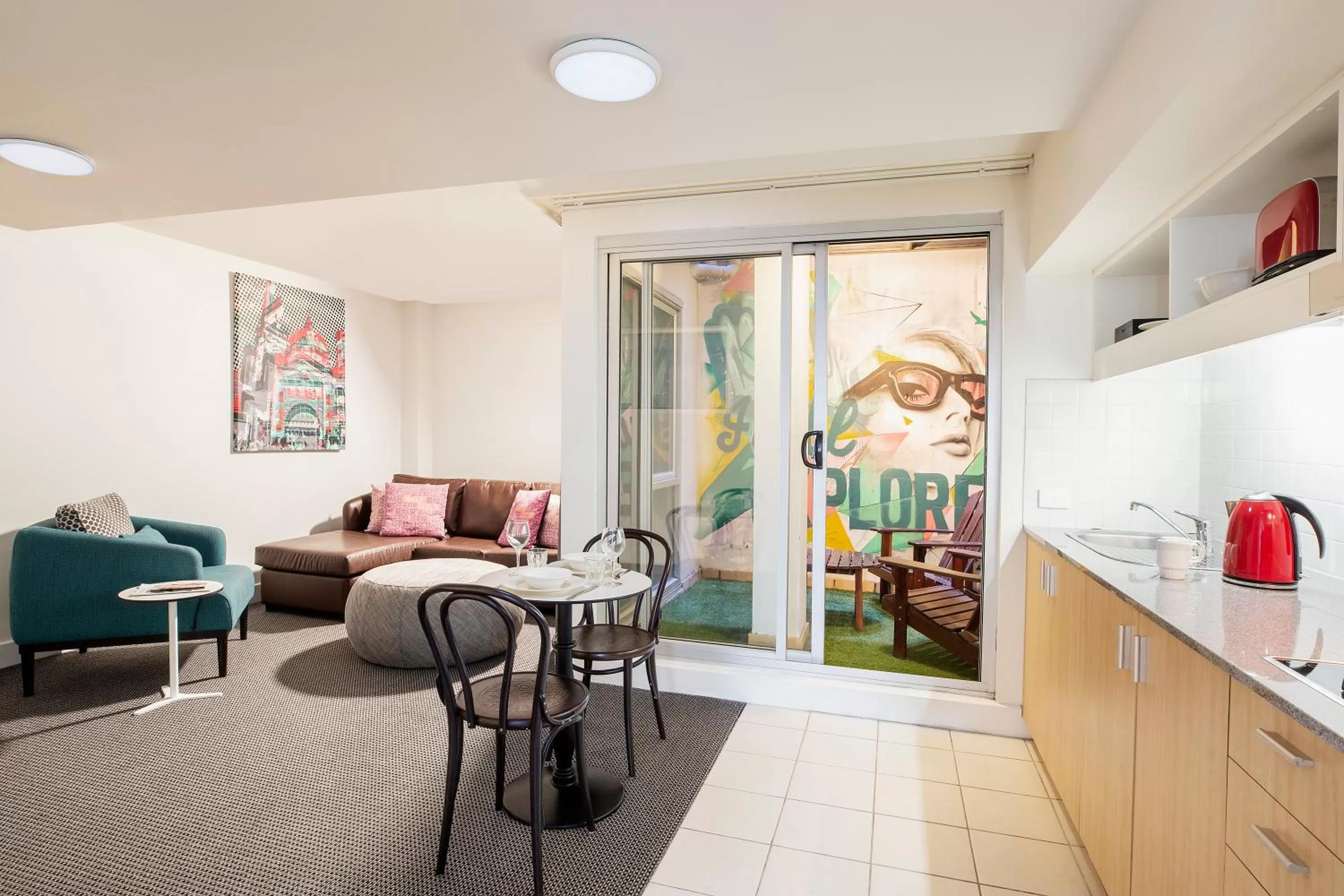 Urban Basement Apartment in Quality Apartments Melbourne Central