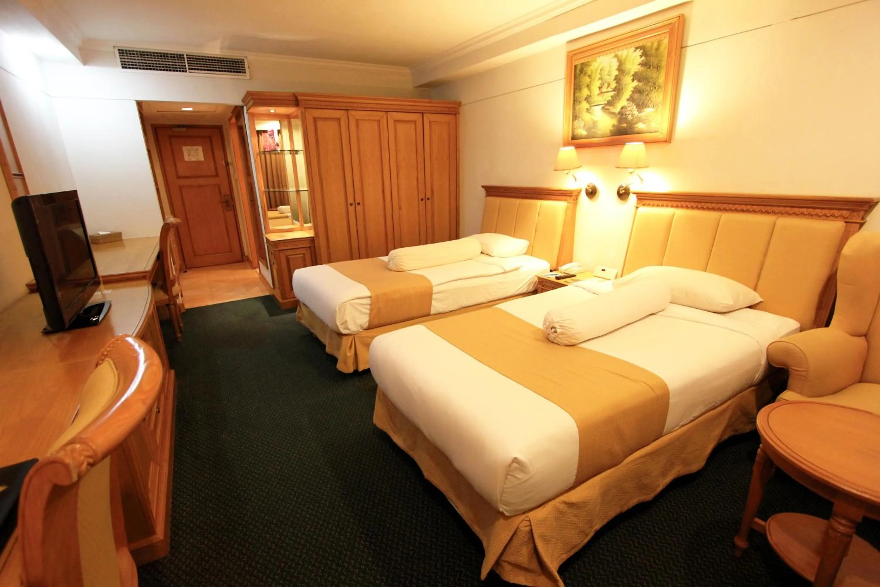 Studio Twin Room in Harmoni Suites Hotel