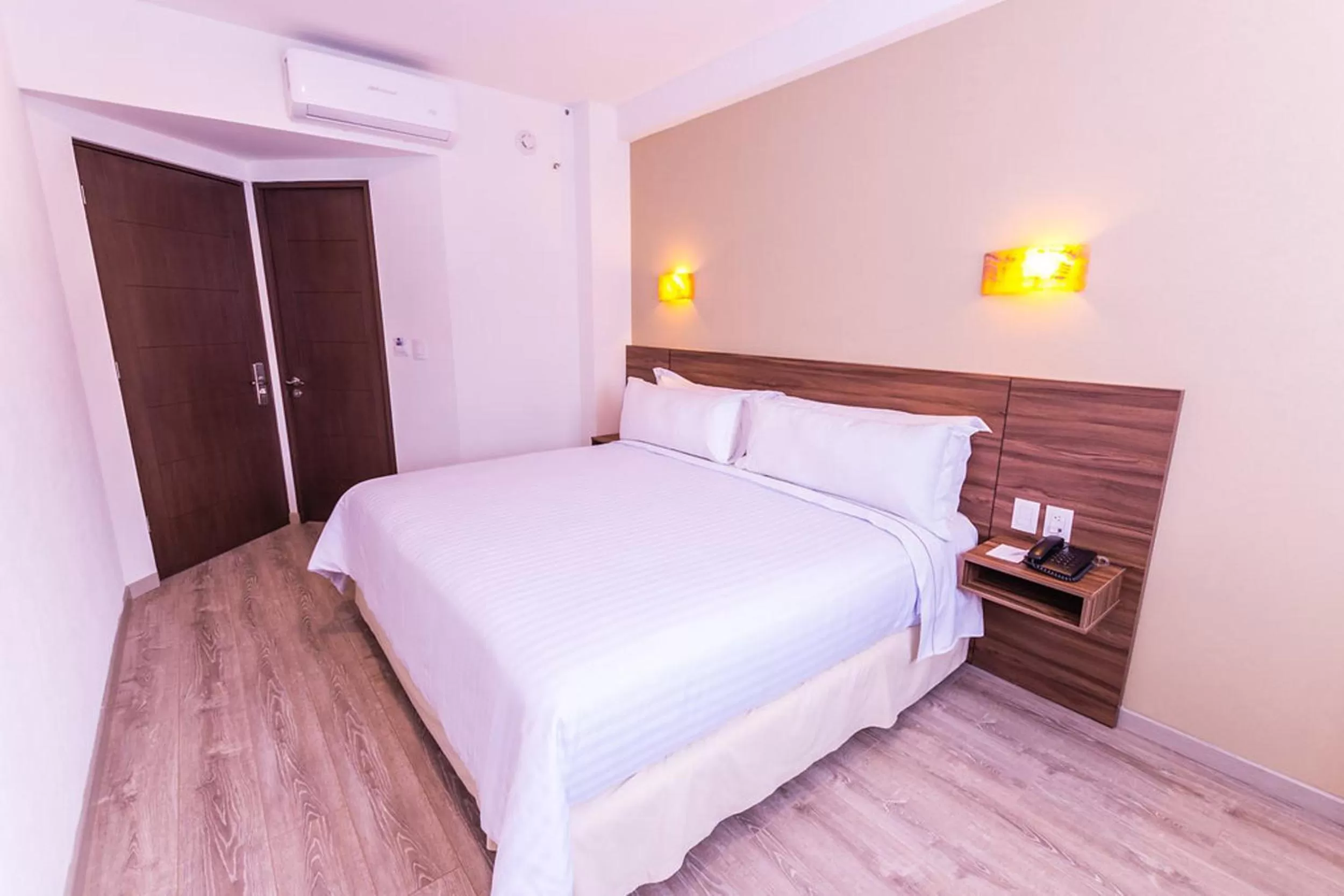 Double Room in Crown Victoria Hotel