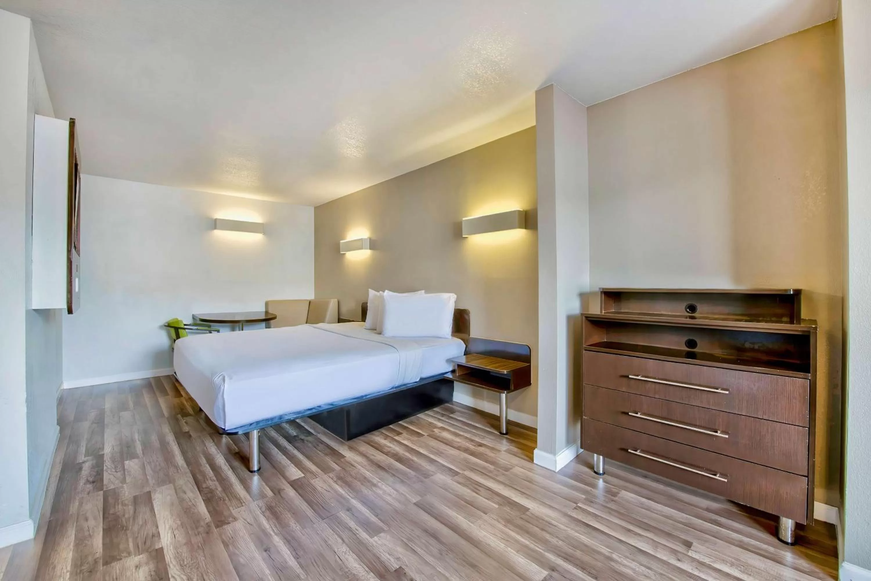 Suite - Non-Smoking in Studio 6-San Antonio, TX - Airport