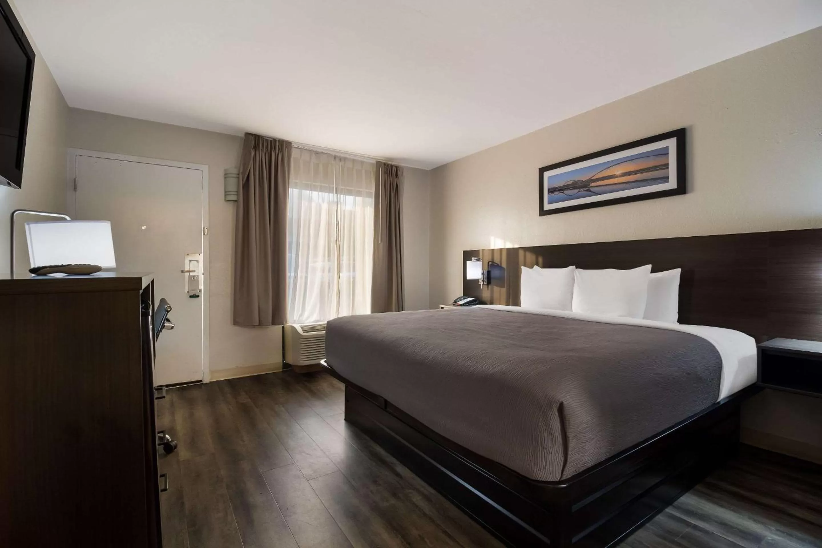 King Room - Smoking  in Quality Inn Coliseum