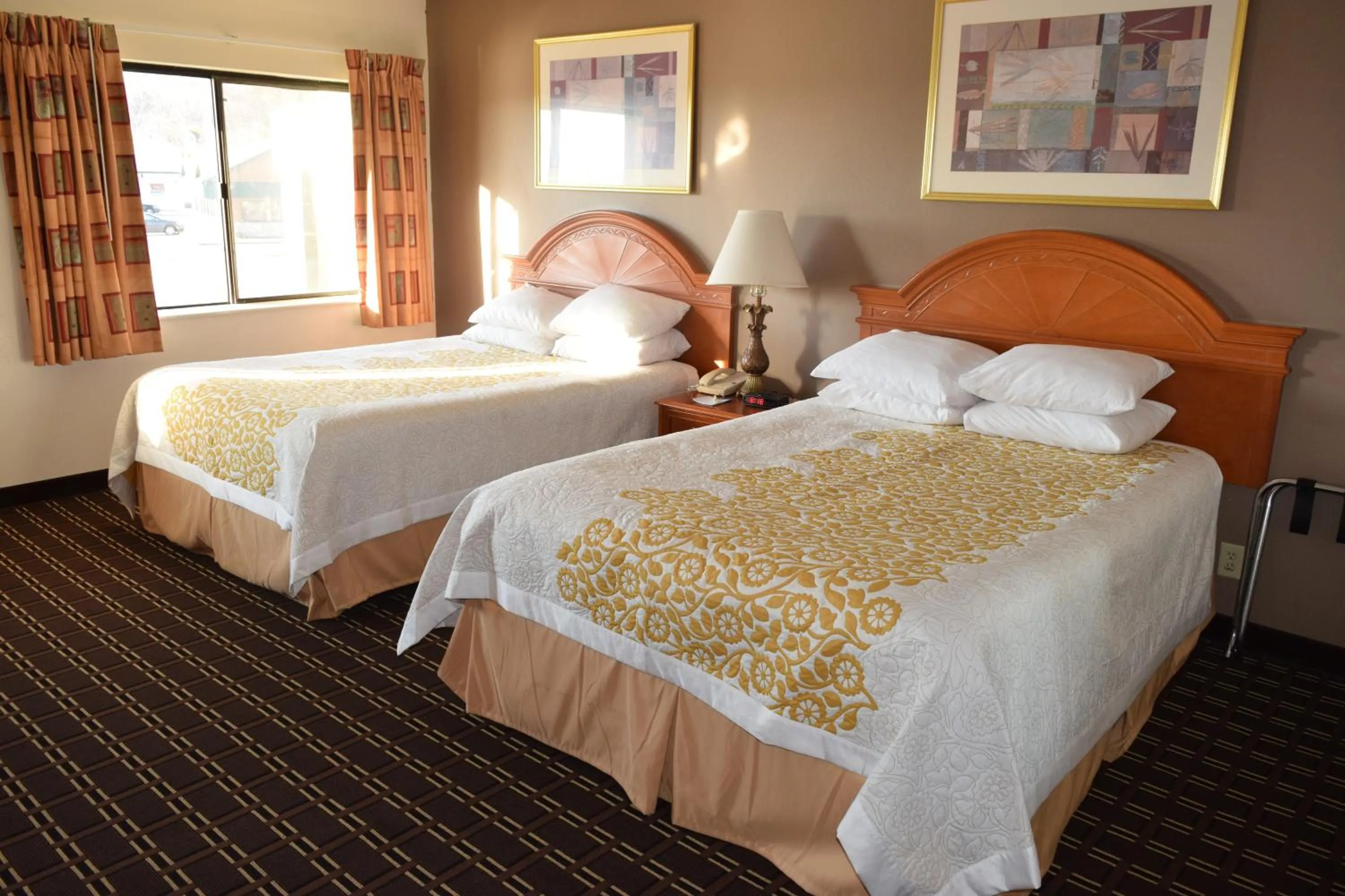 Queen Room with Two Queen Beds - No Elevator Access/Non-Smoking in Days Inn by Wyndham Portage Cascade Mountain area
