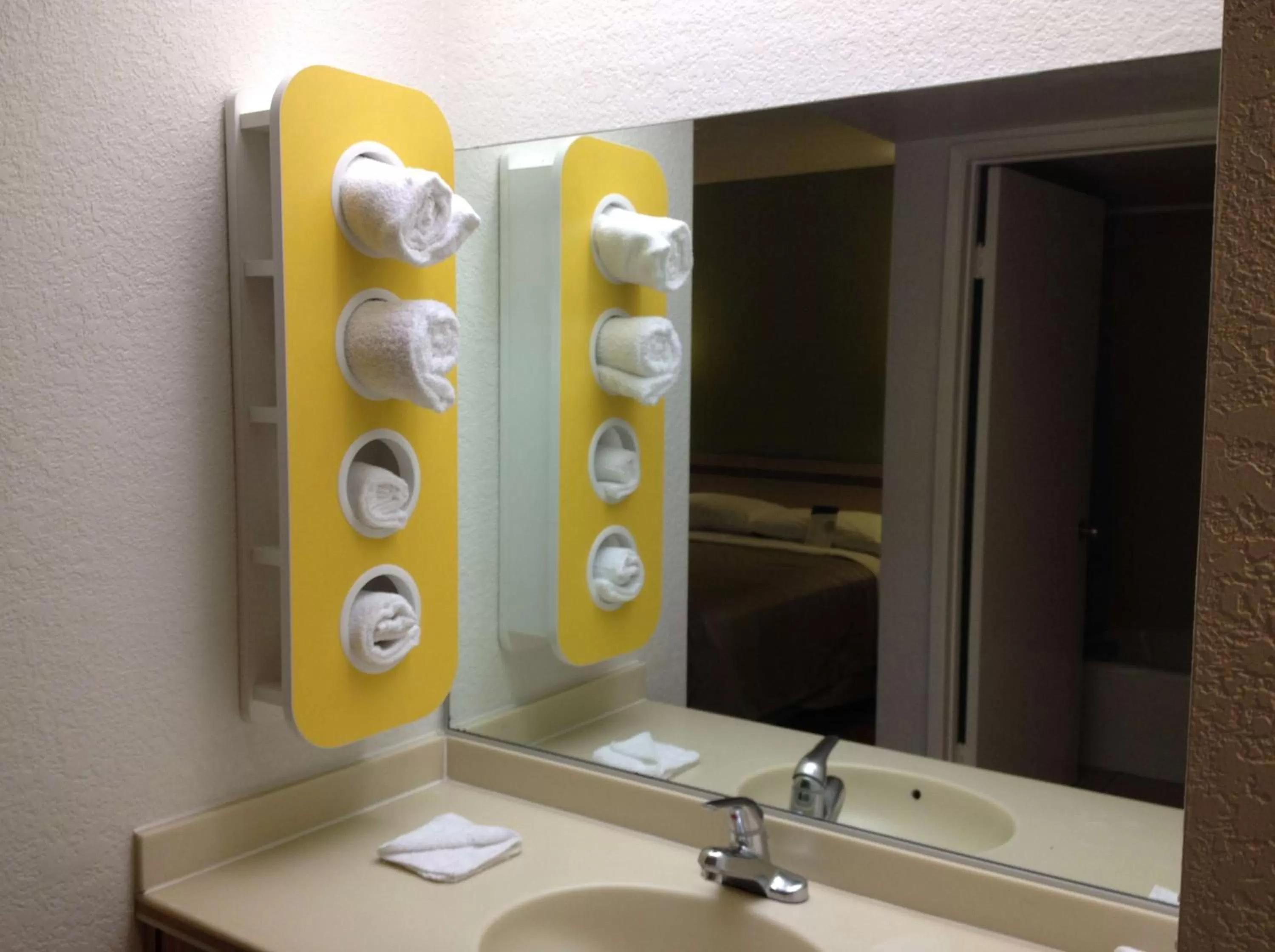 Quadruple Room - single occupancy - Non-Smoking in Motel 6 Hemet