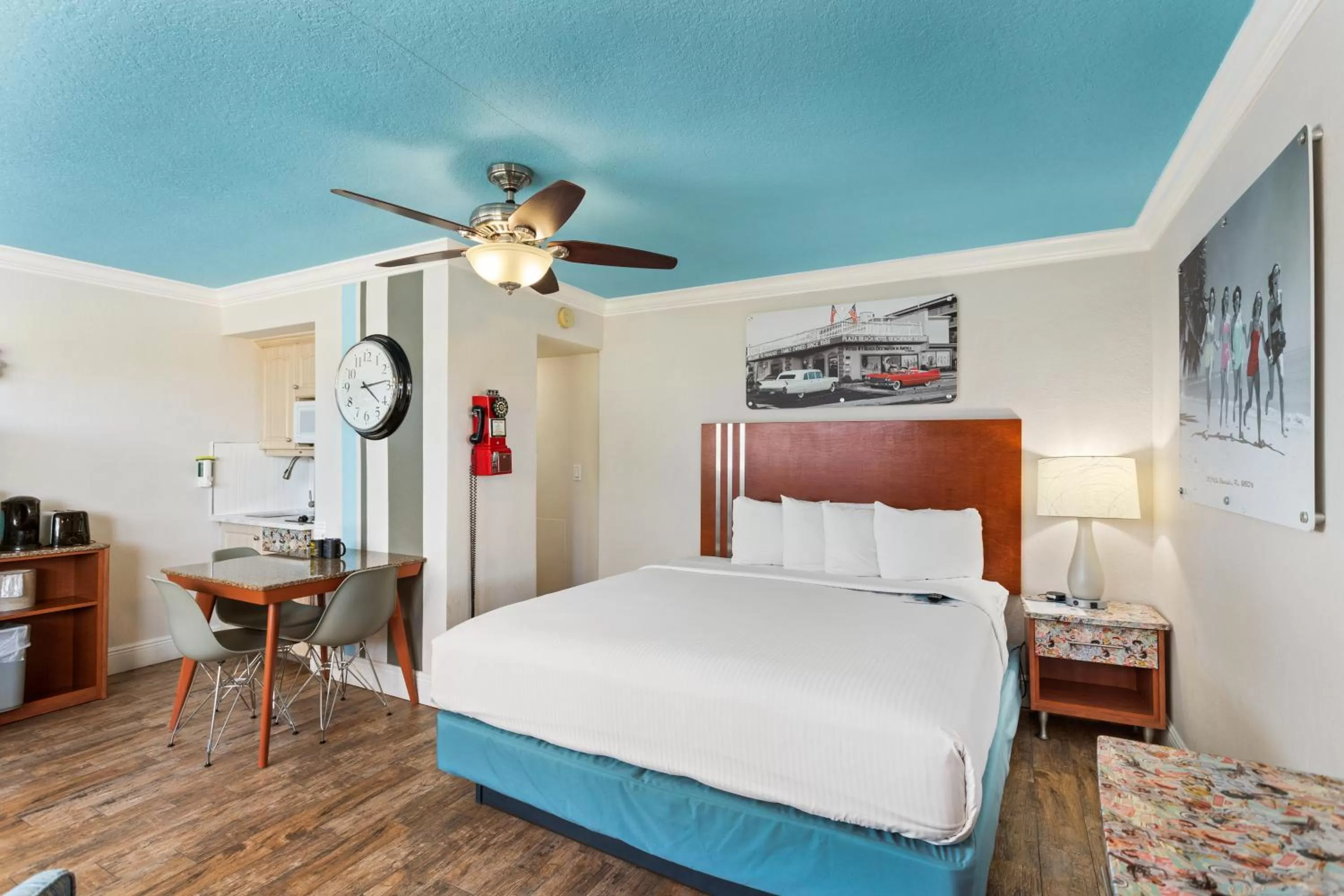 Deluxe Efficiency Suite: 1 King Bed in Plaza Beach Hotel - Beachfront Resort