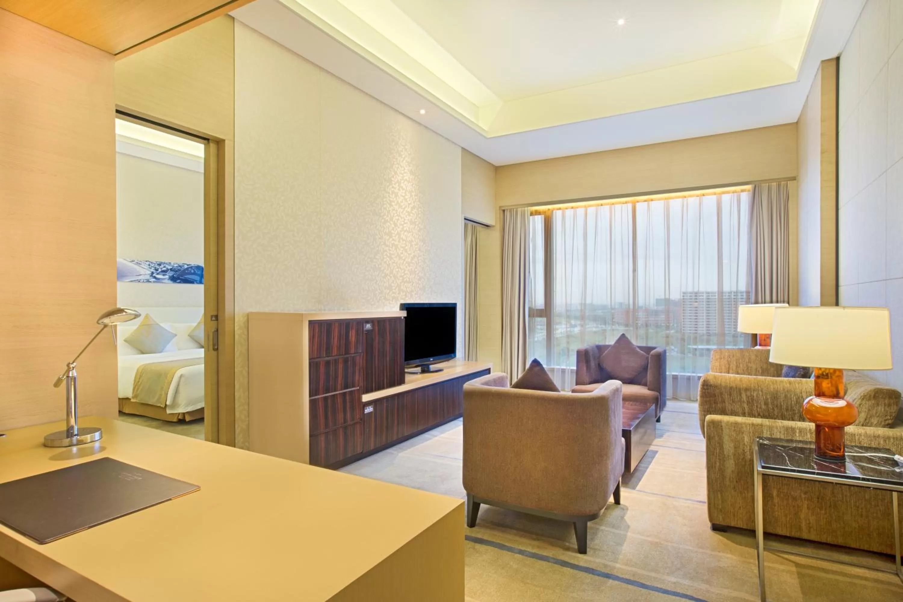 1 King 1 Bedroom Suite Top Floor Lounge Access in Crowne Plaza Guangzhou Huadu by IHG