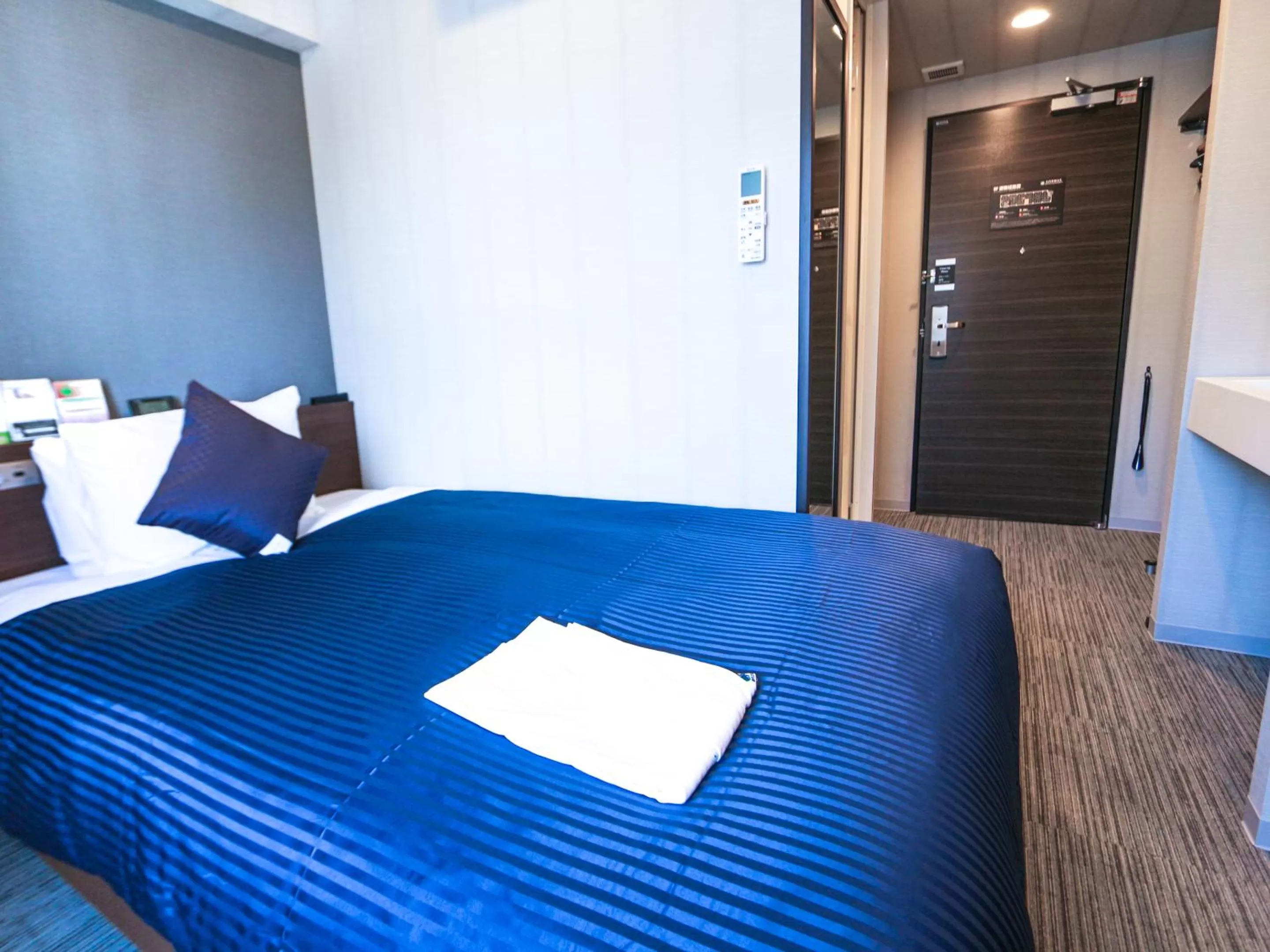 Standard Double Room with Small Double Bed - Non-Smoking in HOTEL LiVEMAX Sapporo Susukino