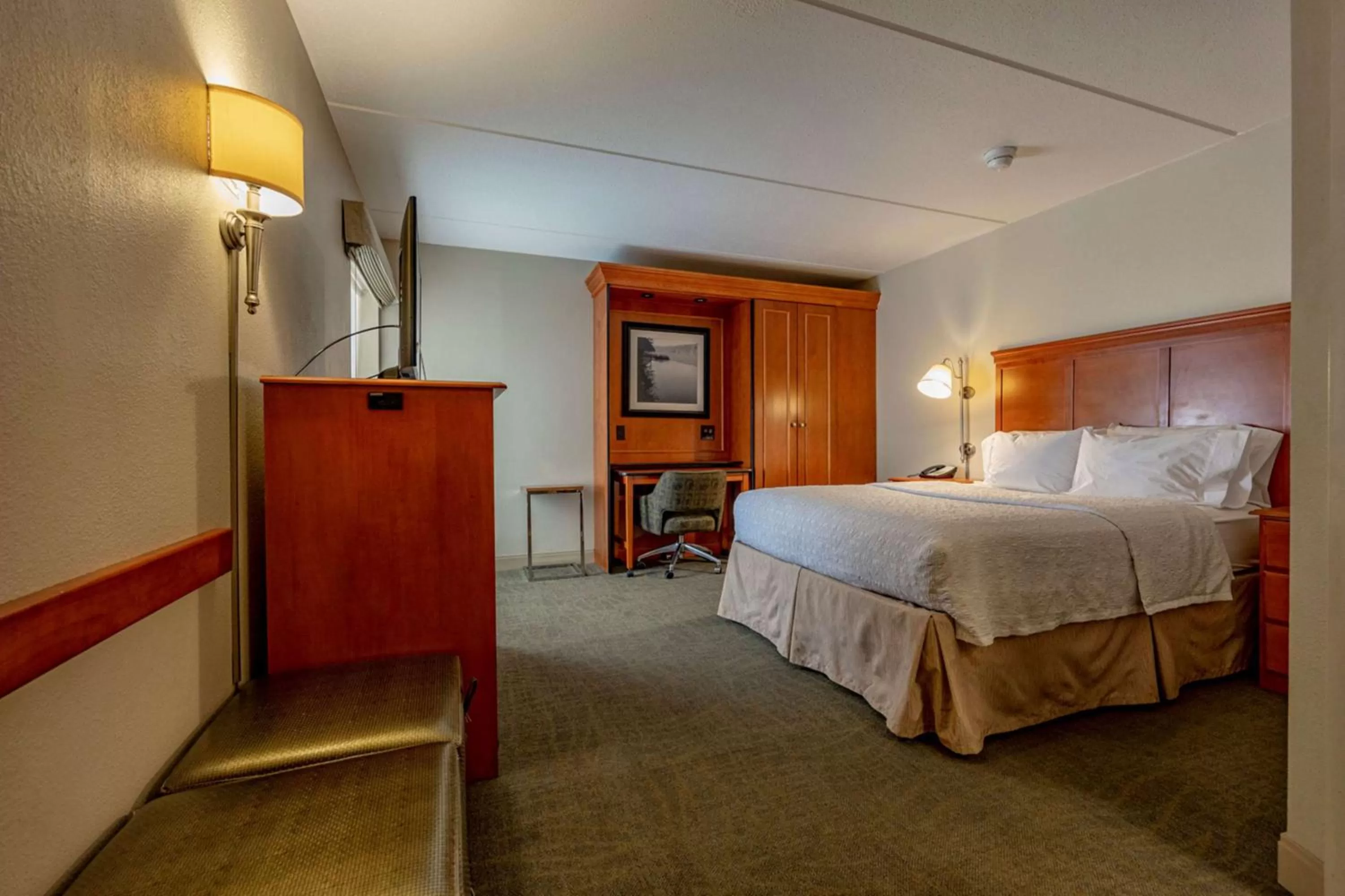 Queen Room - Non-Smoking in Hampton Inn Wheeling