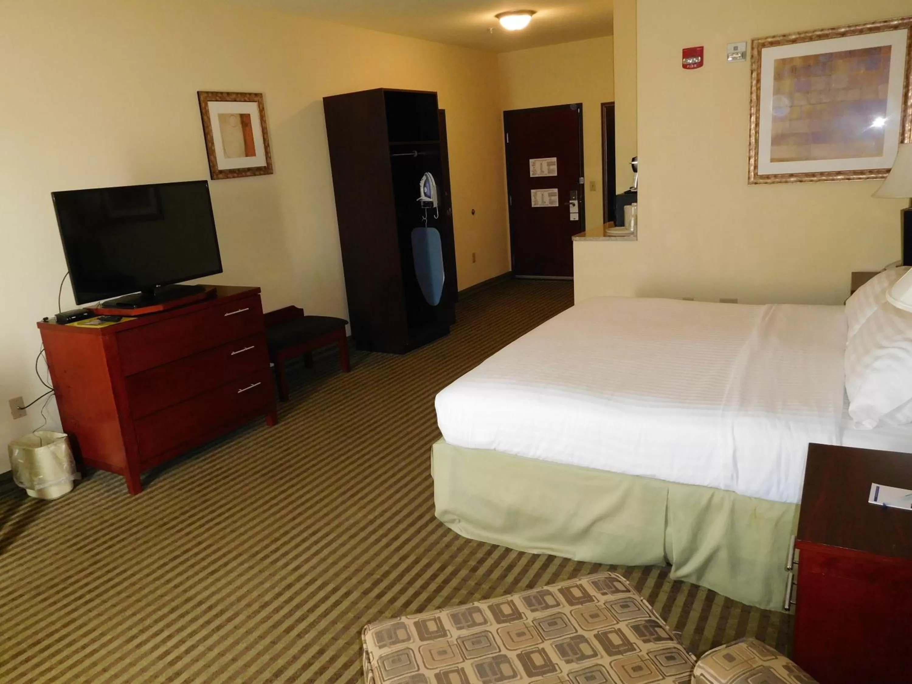 King Room - Mobility Access/Roll in Shower - Non-Smoking in Holiday Inn Express Ponca City, an IHG Hotel
