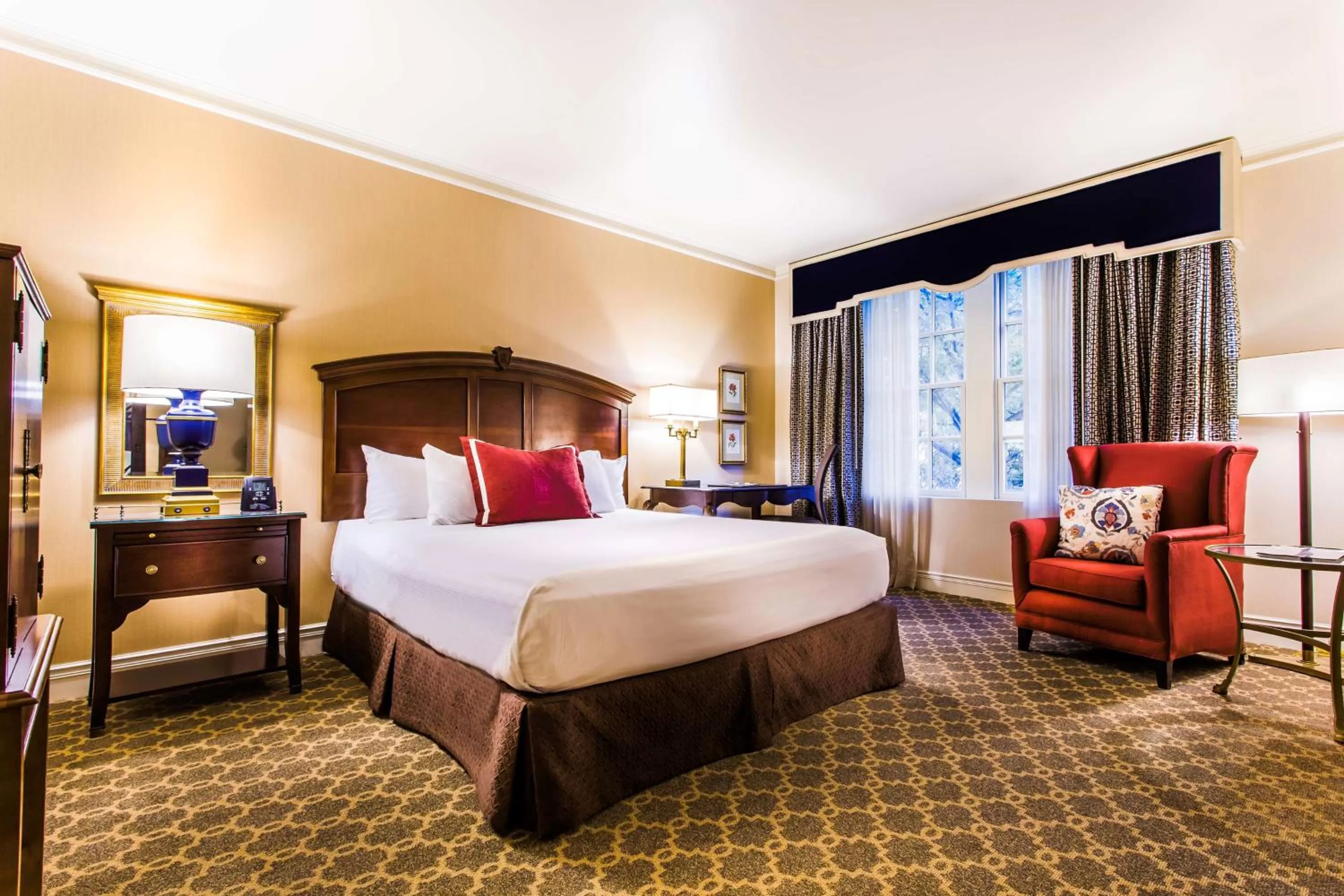 Executive King Room in Hotel Roanoke & Conference Center, Curio Collection by Hilton