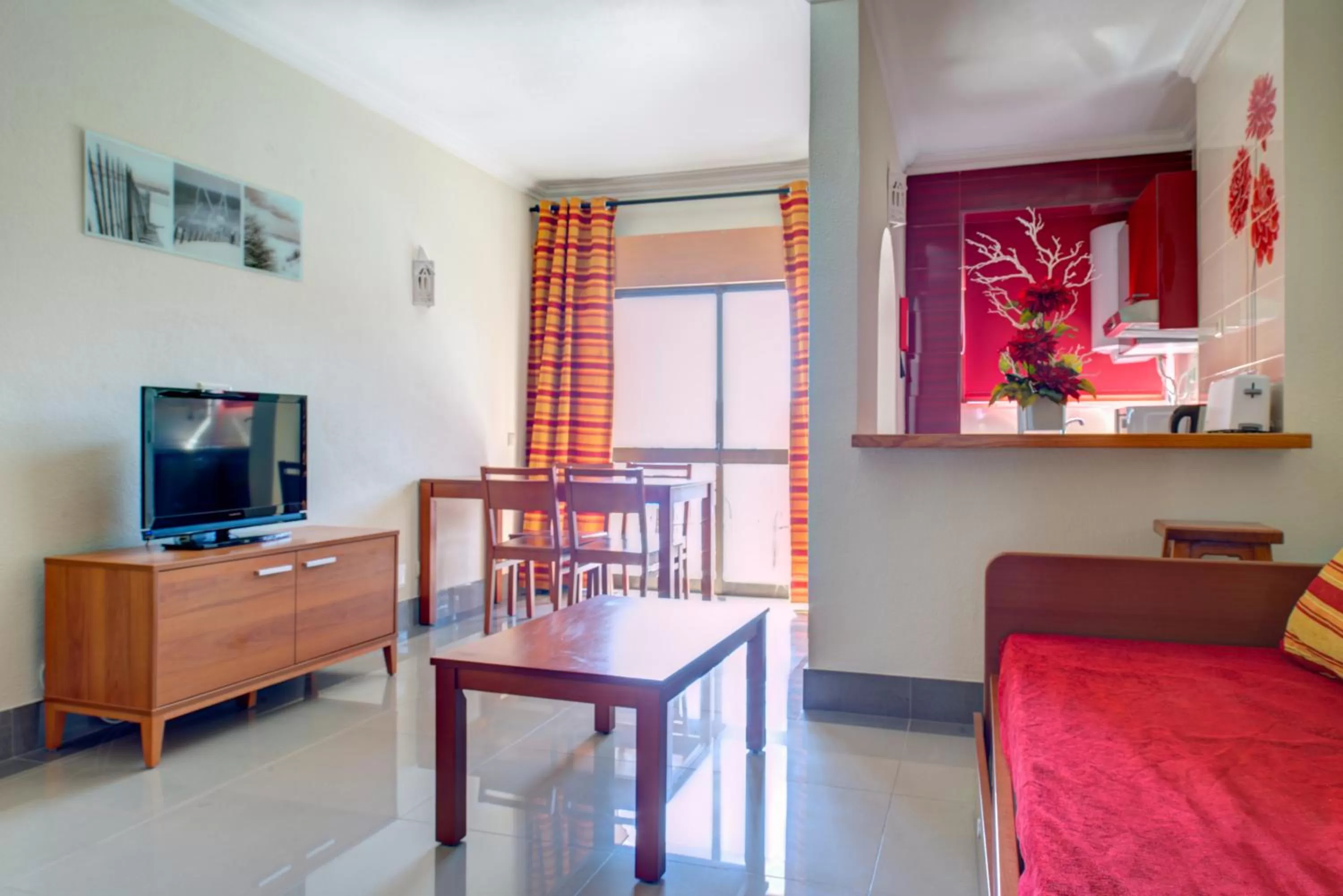 Superior One-Bedroom Apartment in Choromar Apartments