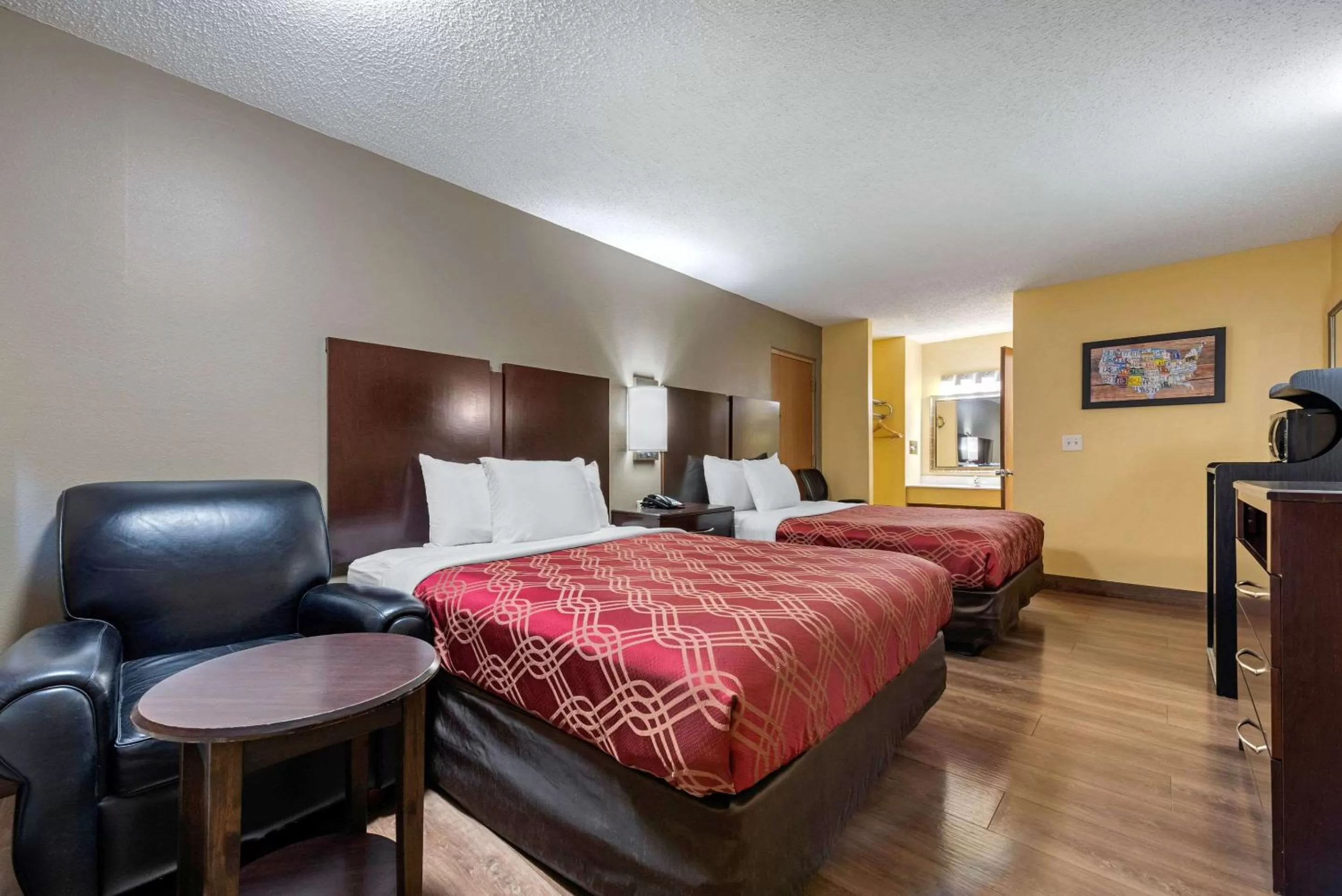 Queen Room with Two Queen Beds - Non-Smoking in Econo Lodge