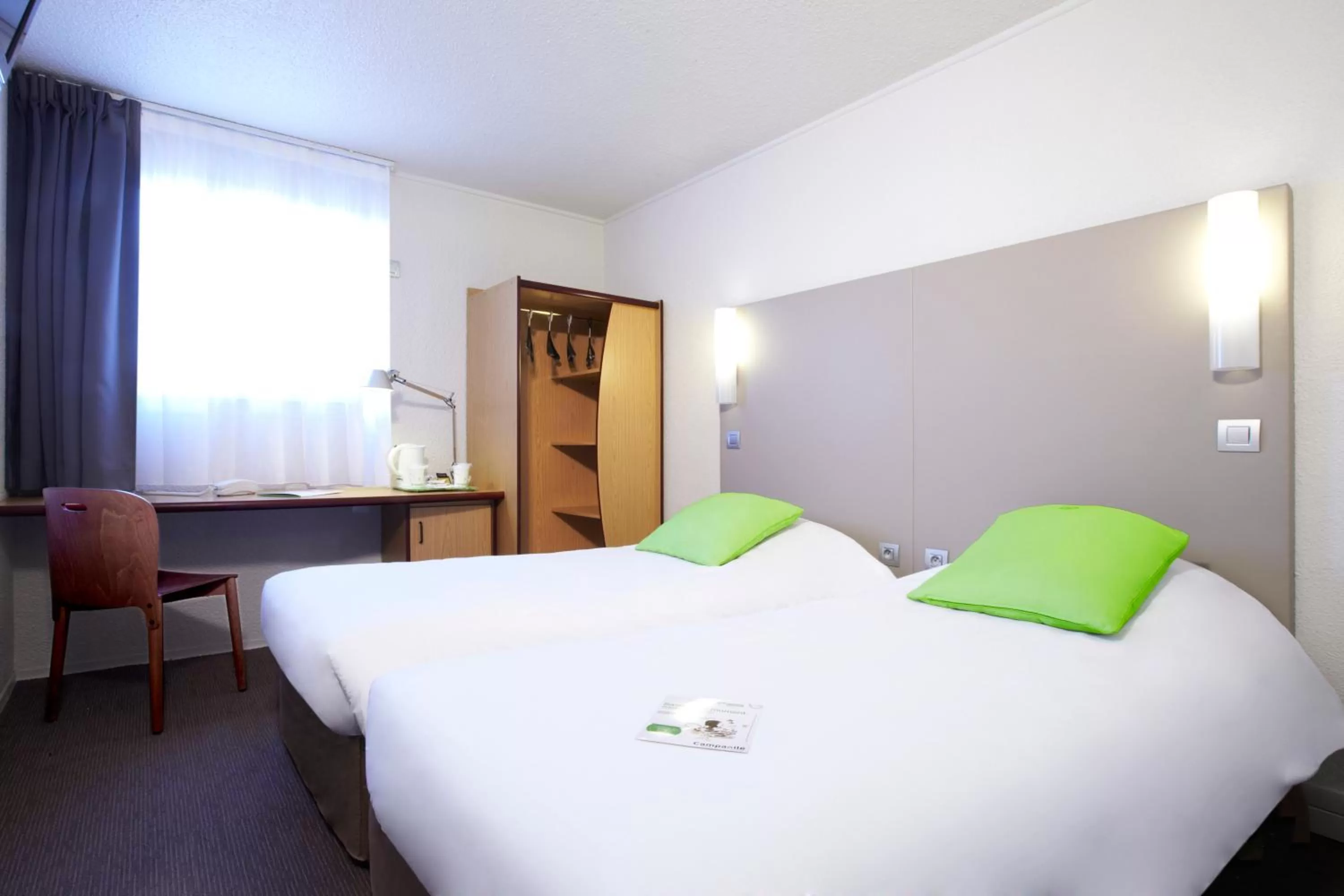 Triple Room with 2 Singles Beds and 1 Junior Bed in Campanile Villejuif