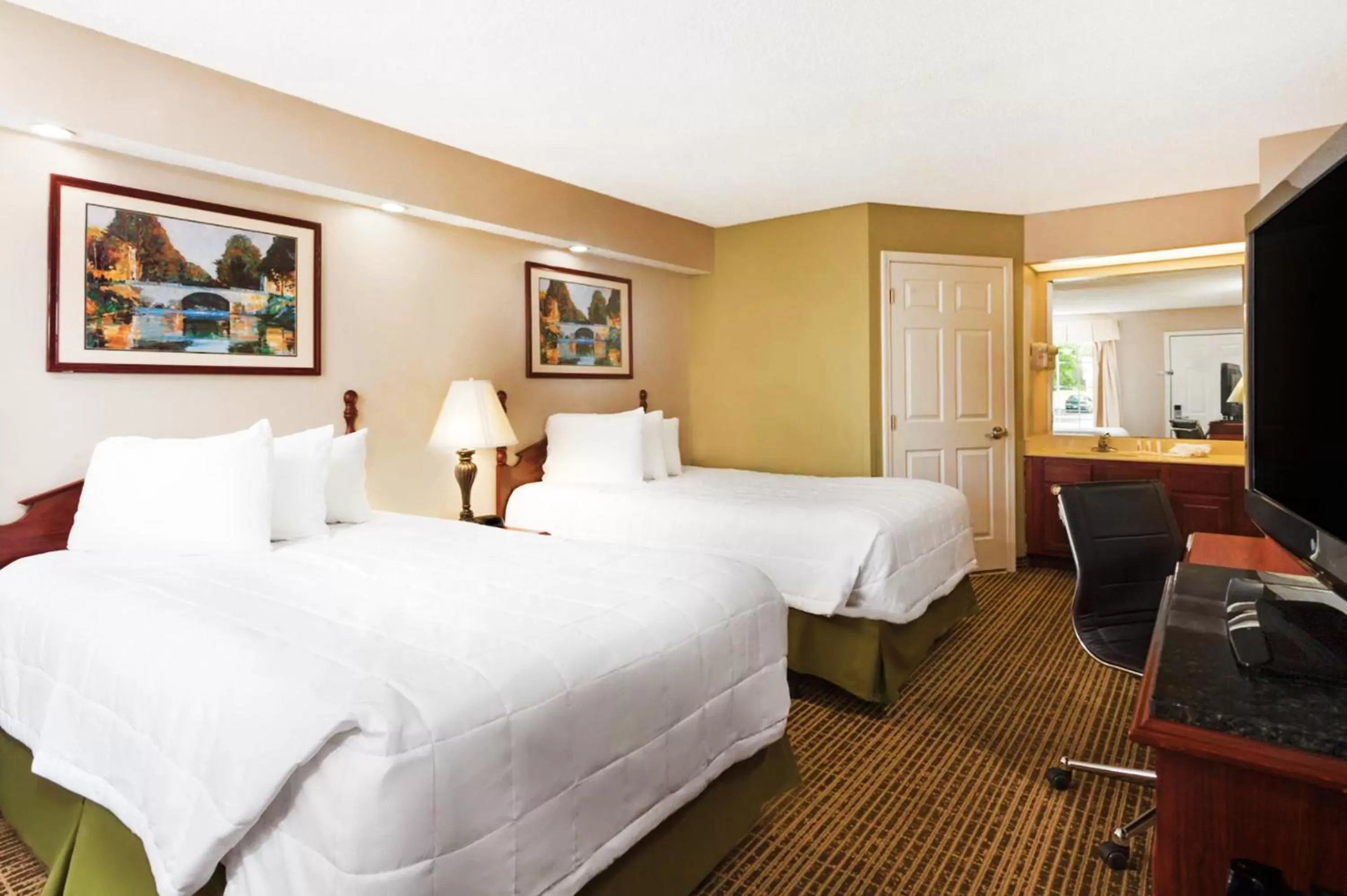 Double Room with Two Double Beds - Non-Smoking in Baymont by Wyndham Tullahoma