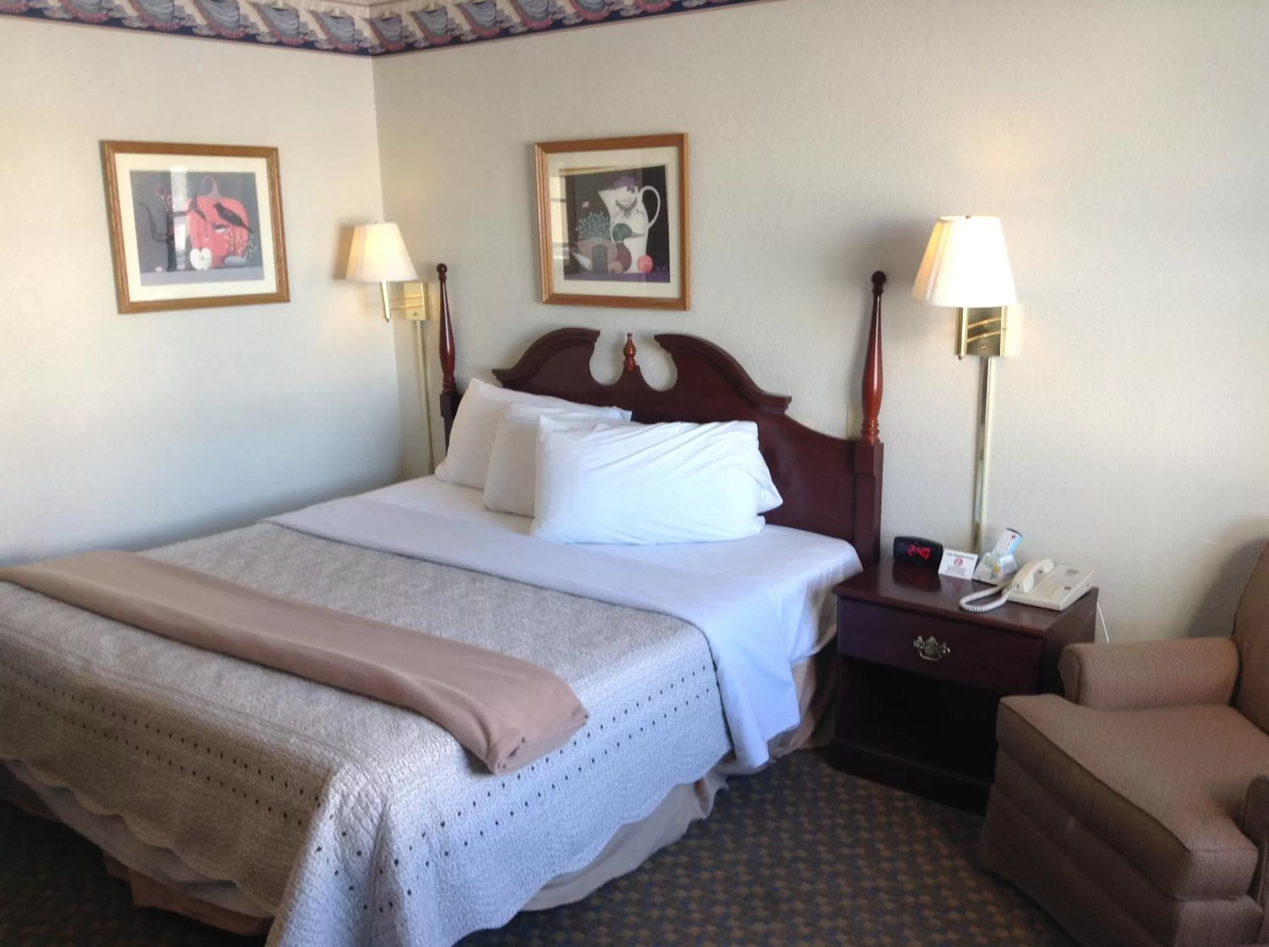 King Room- Non-Smoking in Knights Inn Peru