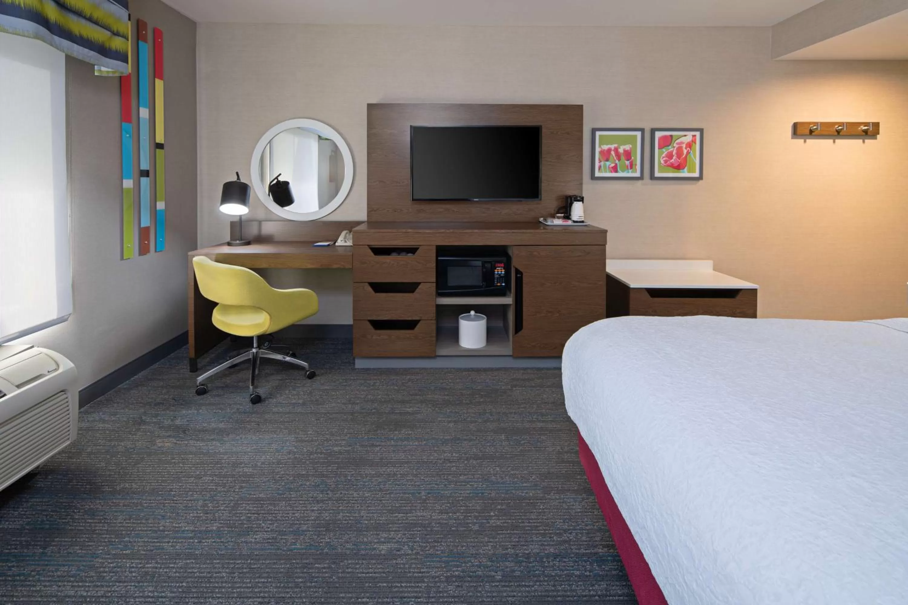 King Room with King Bed - Non-Smoking in Hampton Inn Visalia