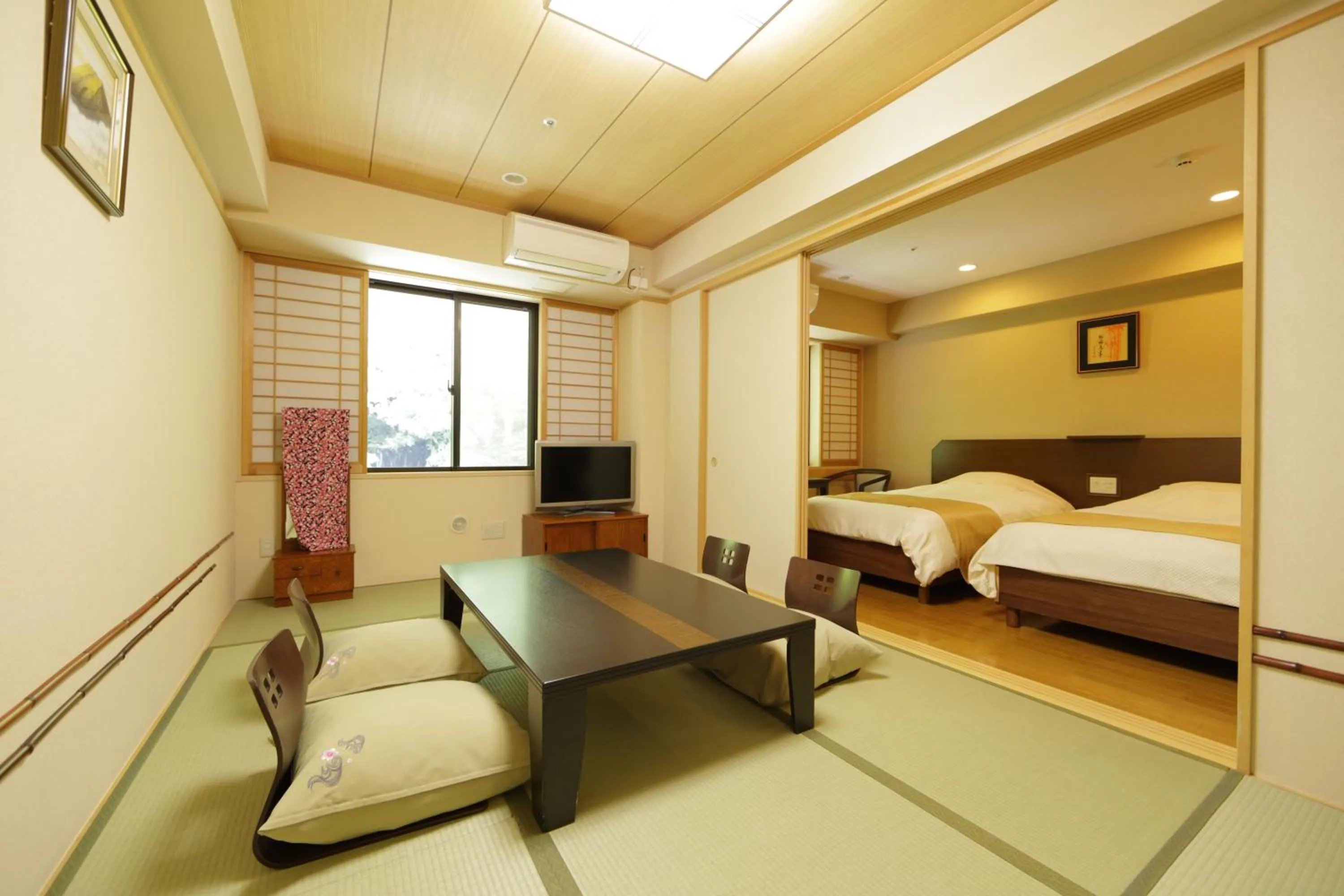 Twin Room with Tatami Area - Non Smoking in Tenseien