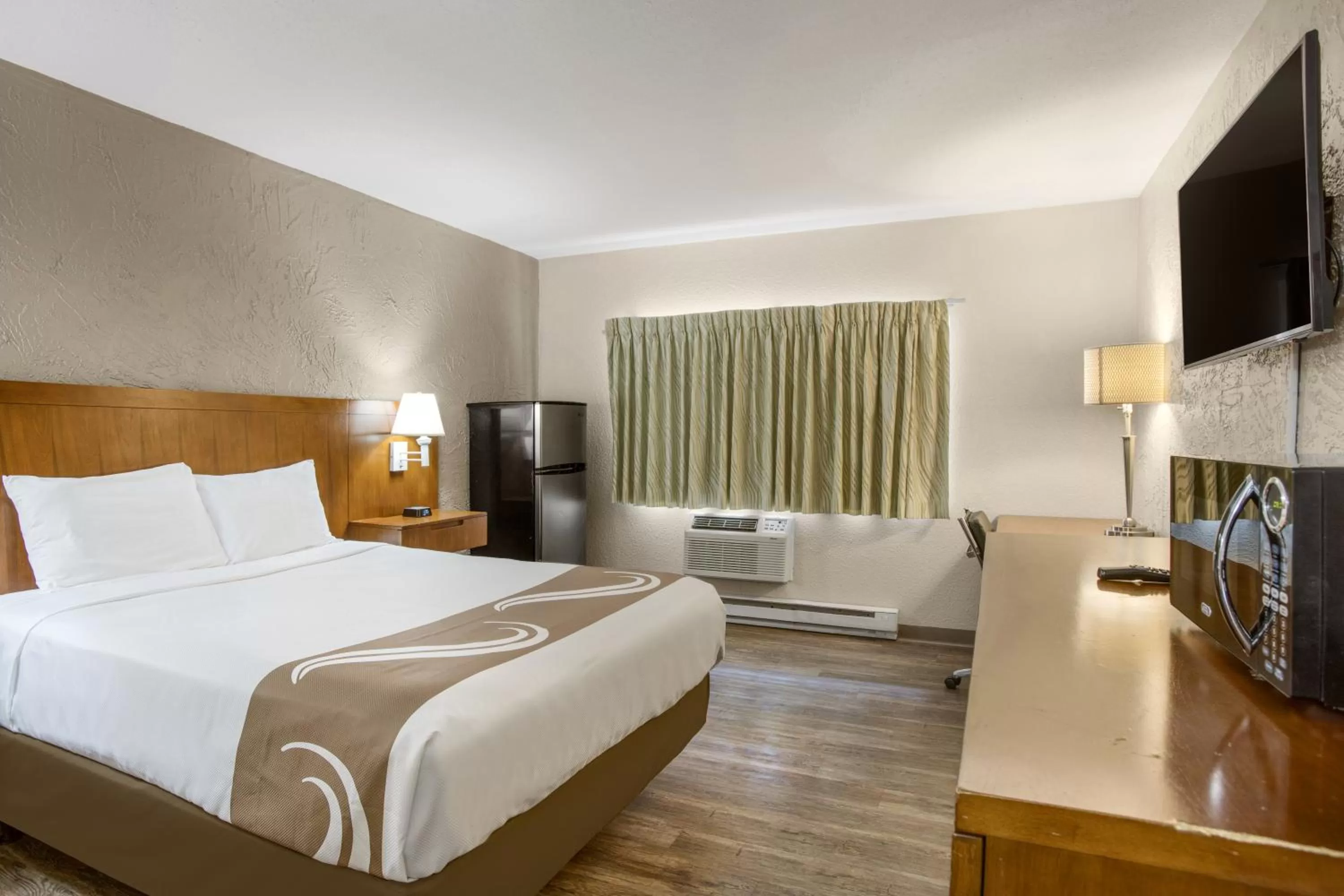 Standard Queen Room - Non-Smoking in Rodeway Inn