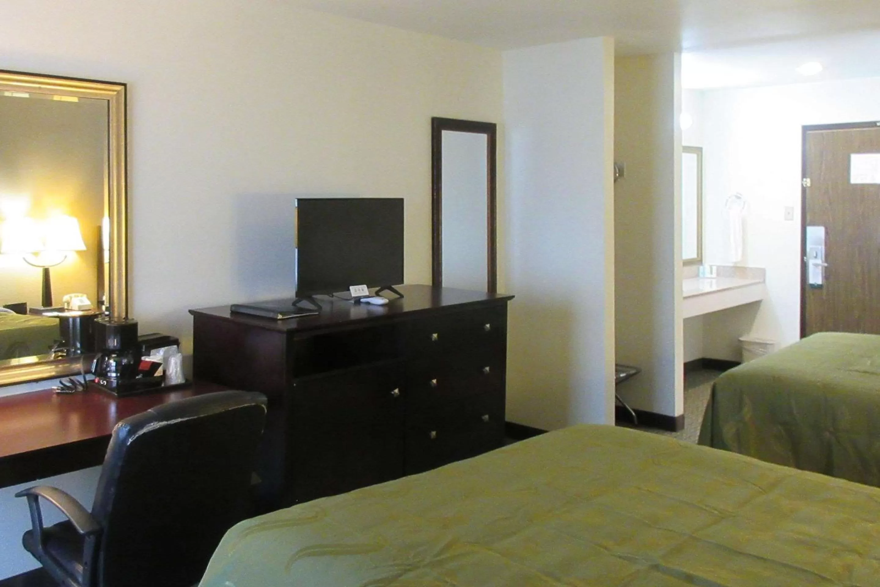 Queen Room with Two Queen Beds - Non-Smoking in Quality Inn Longmont