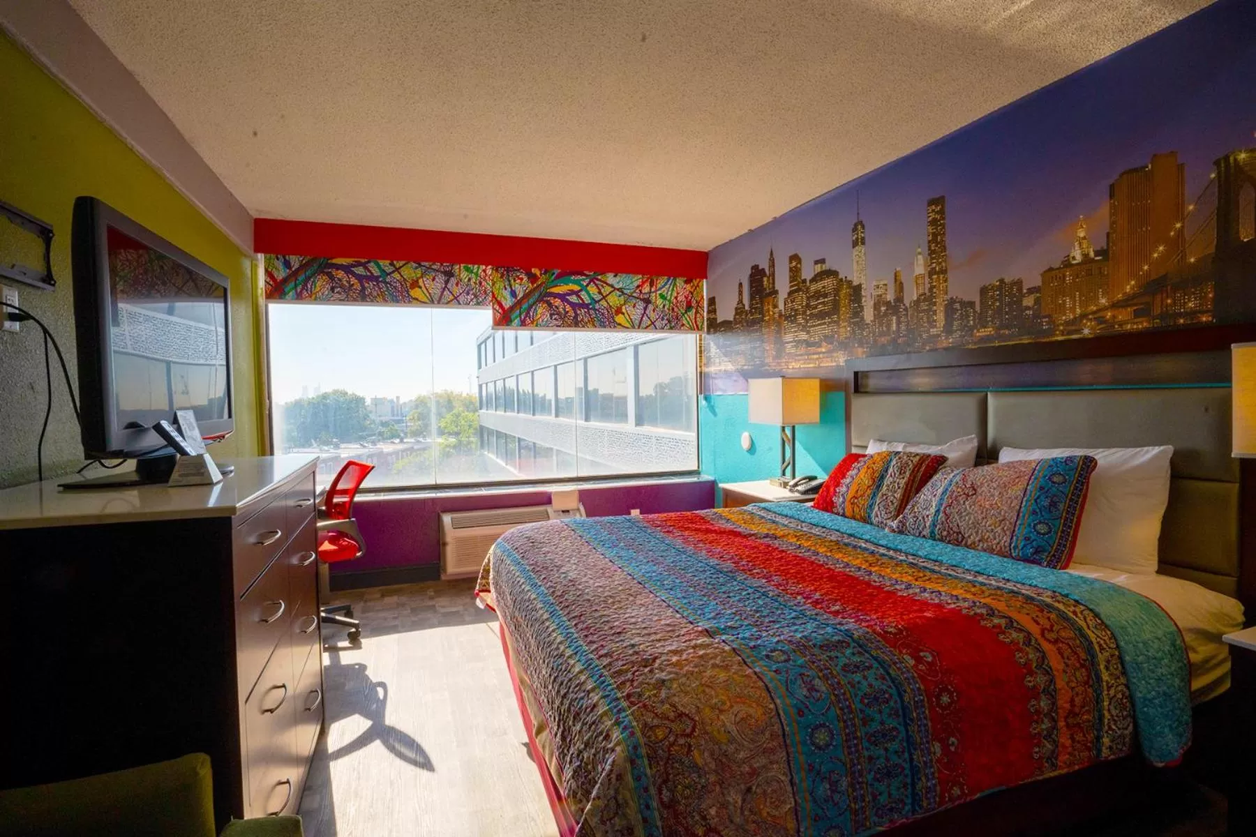 Deluxe King Room in Philly Inn & Suites