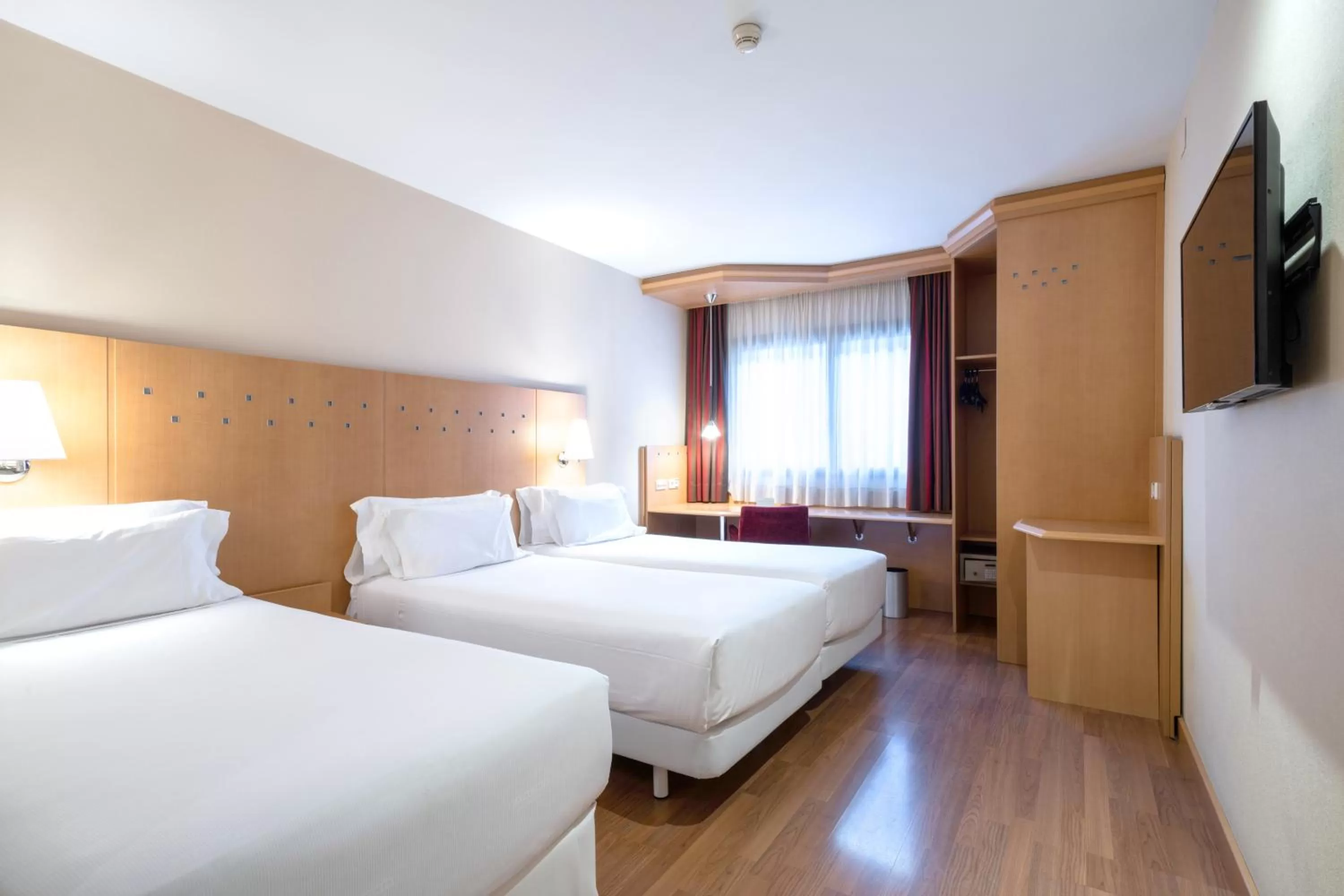 Triple Room (3 Adults) in Catalonia La Maquinista