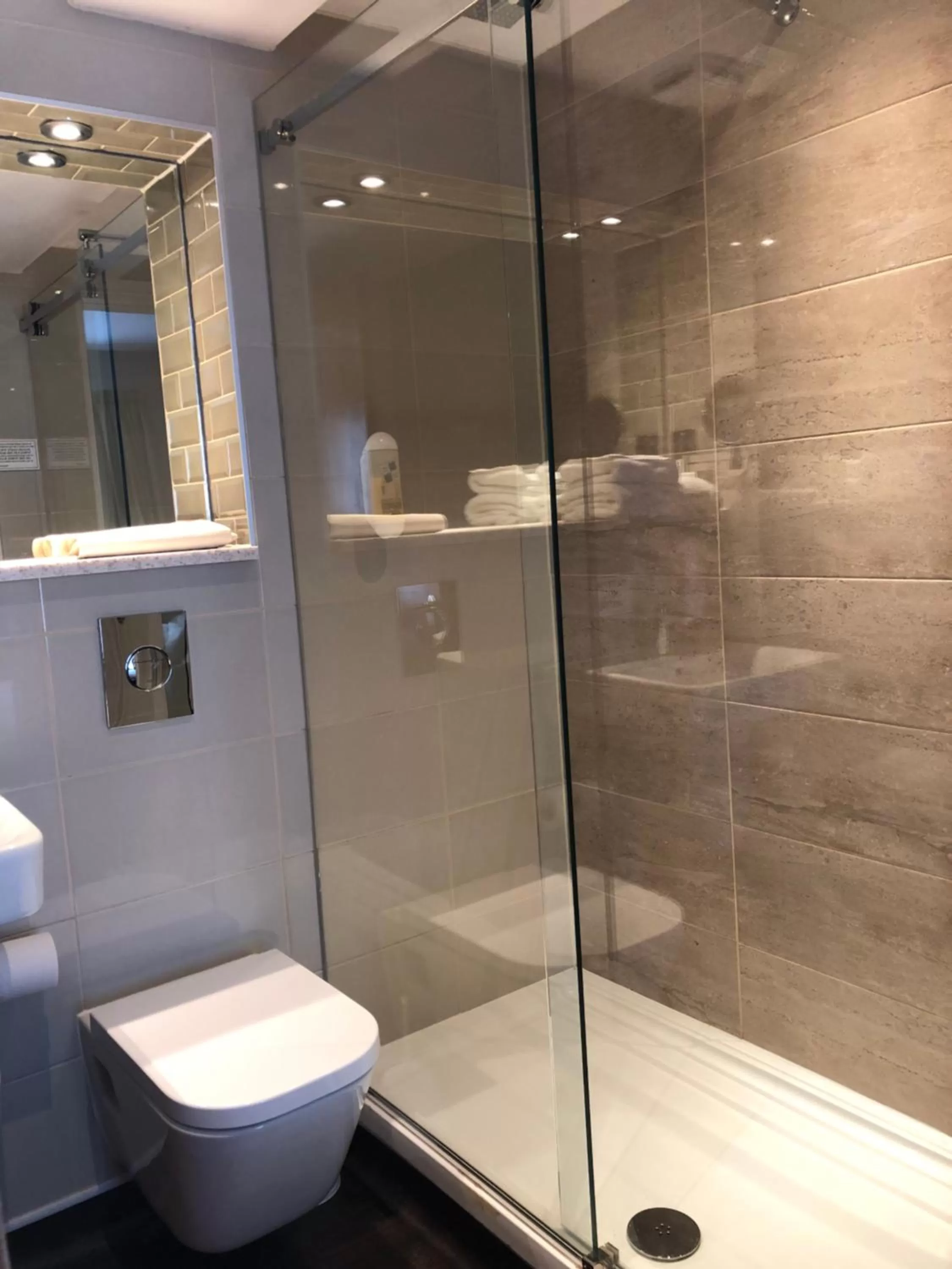 Double Room in The King's Head Hotel - JD Wetherspoon