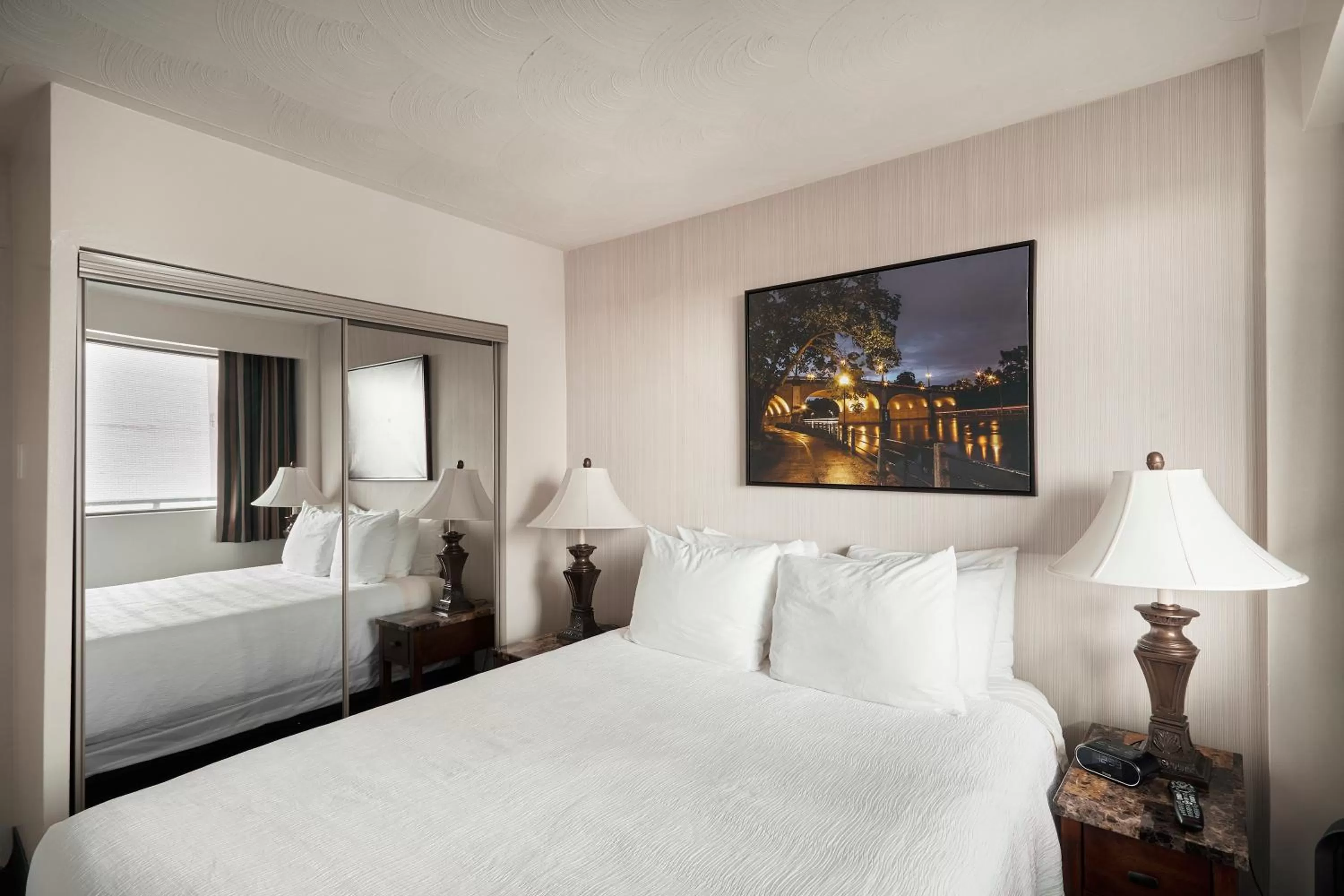 One-Bedroom Suite, 1 Queen Bed in The Business Inn