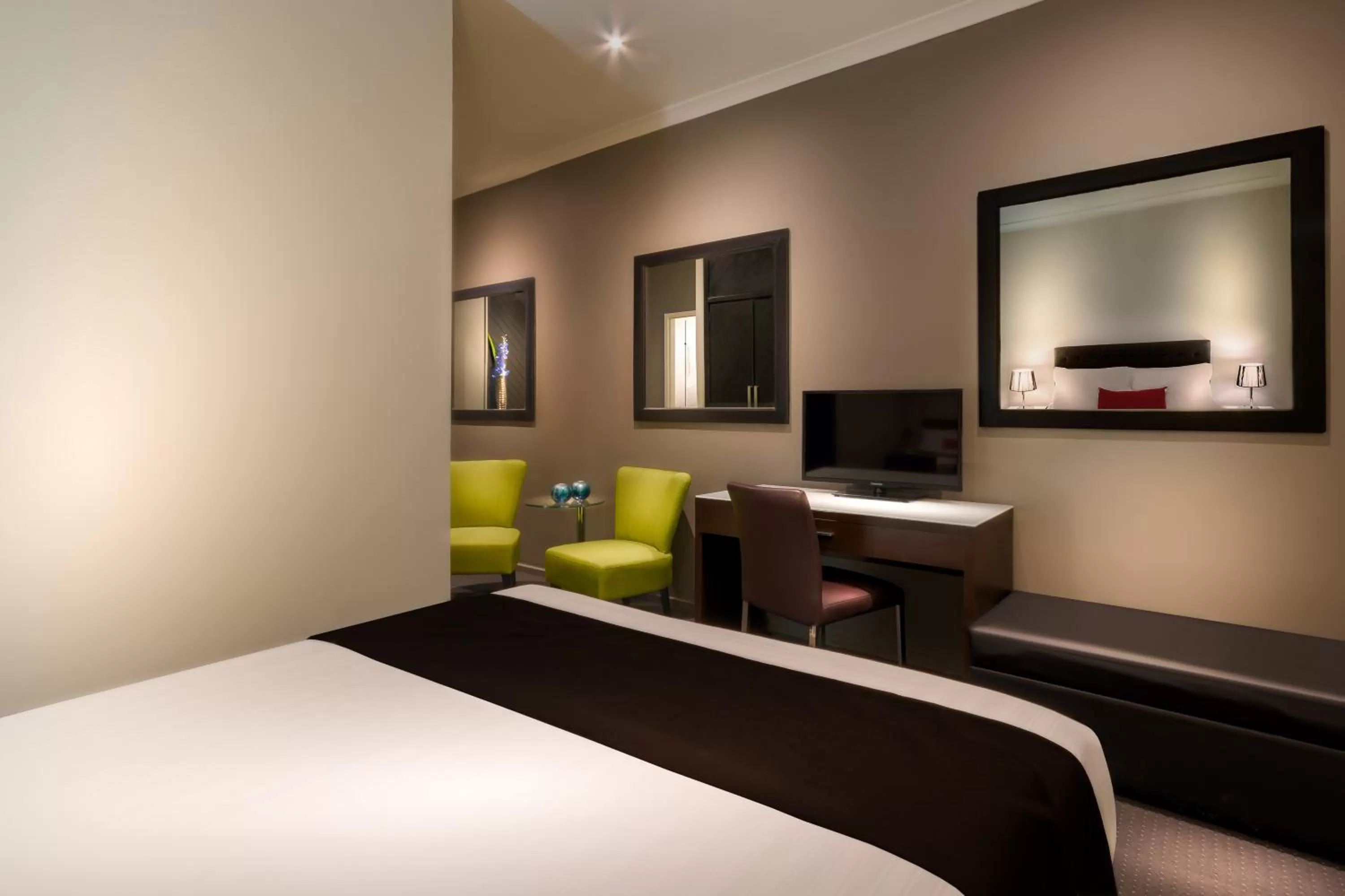 Queen Room in Crest on Barkly Hotel