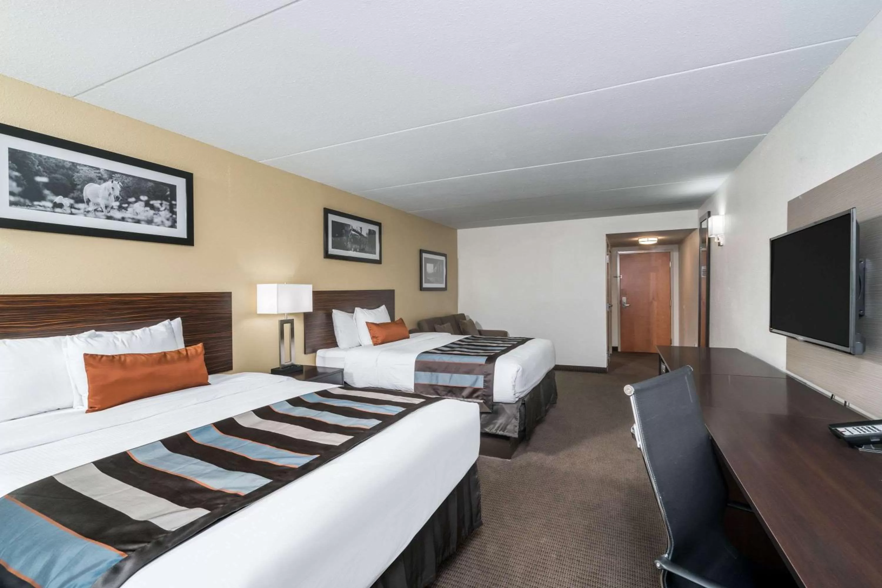 Studio Suite with 2 Queen Beds, Non-Smoking in Wingate by Wyndham Bowling Green