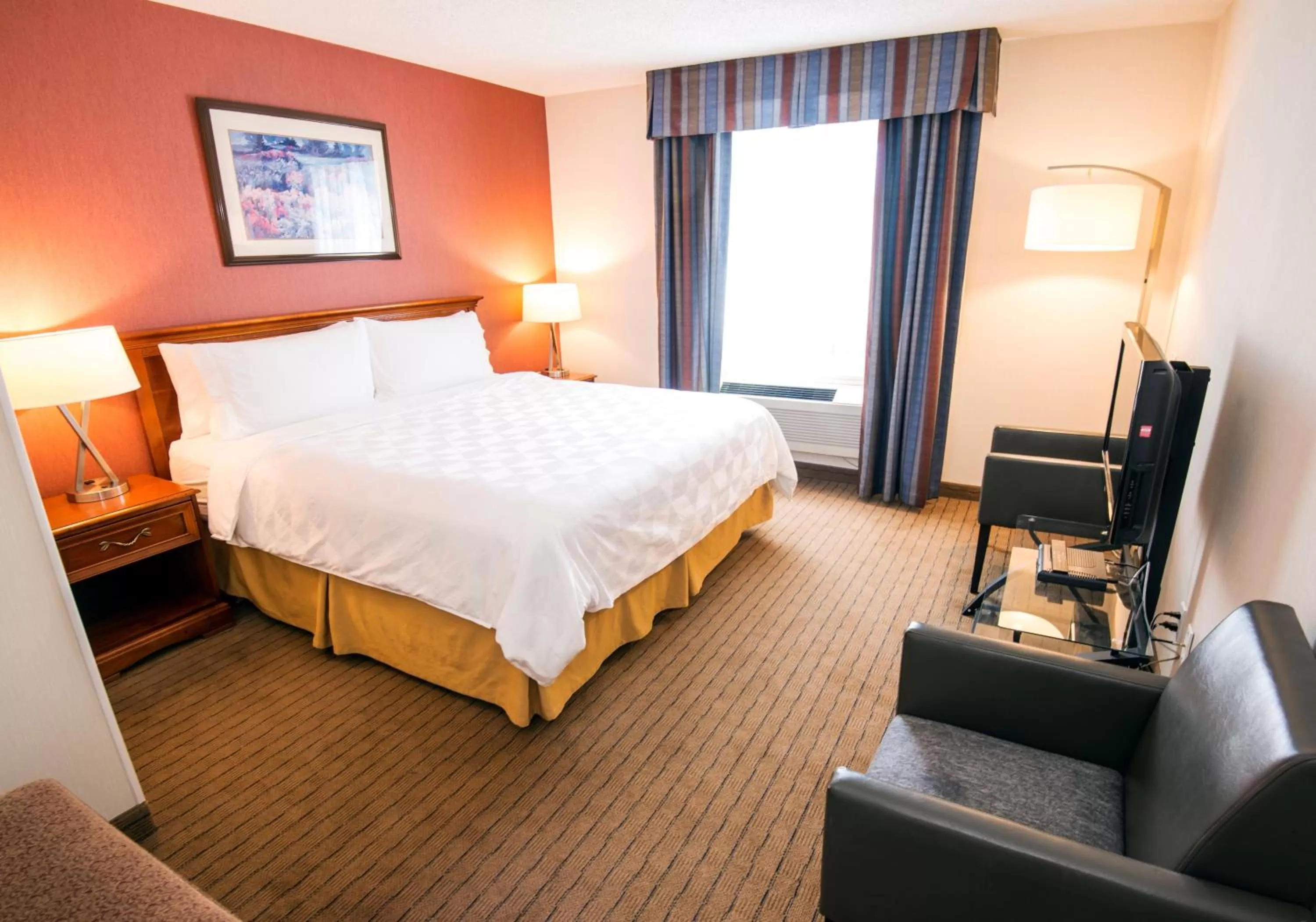 King Room with Bath Tub - Disability Access/Non-Smoking  in Holiday Inn Hinton by IHG