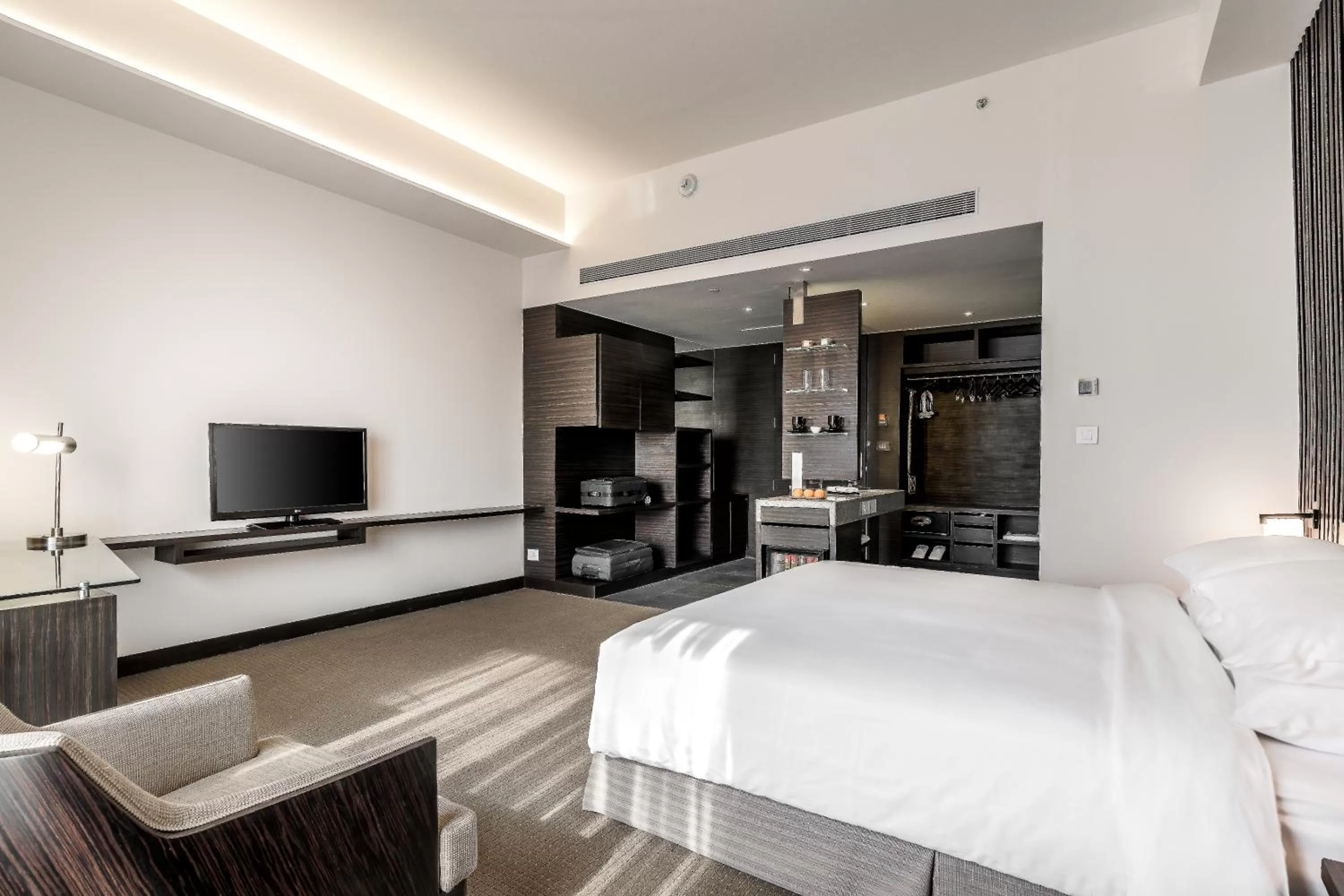 Deluxe King Room in Hyatt Raipur