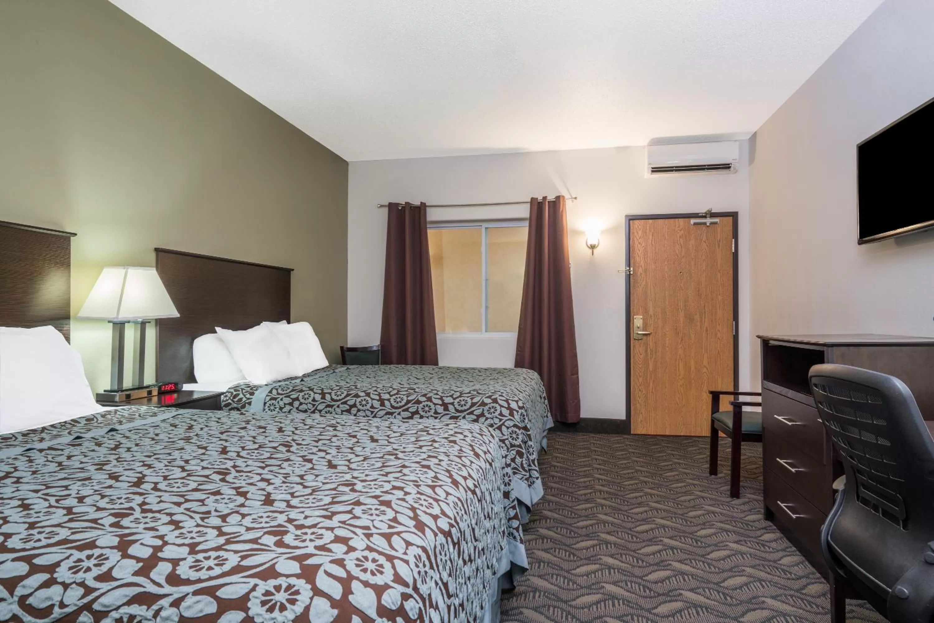 Deluxe Queen Room with Two Queen Beds - Disability Access - Non-Smoking in Days Inn by Wyndham Fargo/Casselton