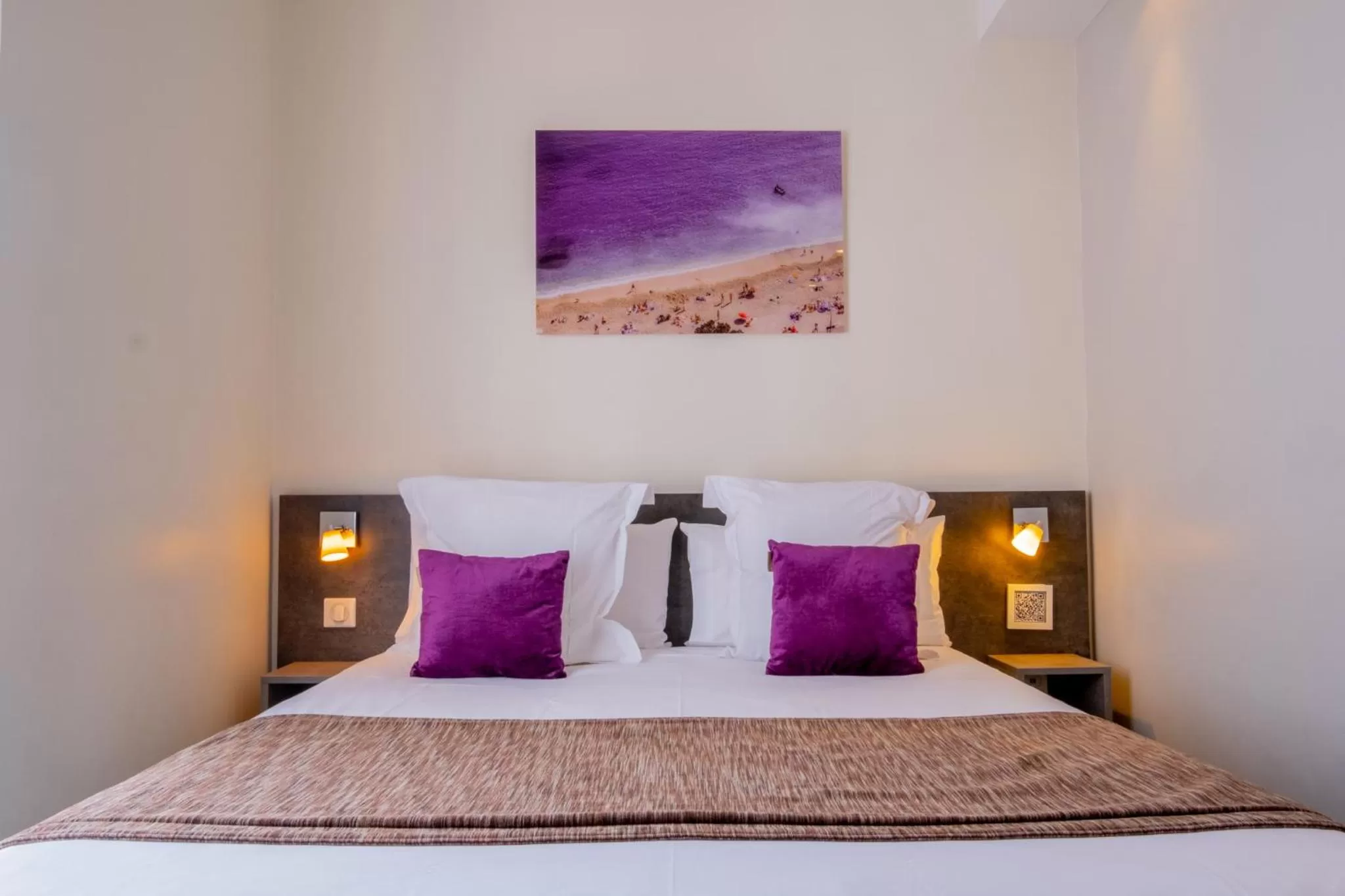 Superior Double or Twin Room - Patio View in Hôtel de la Fontaine