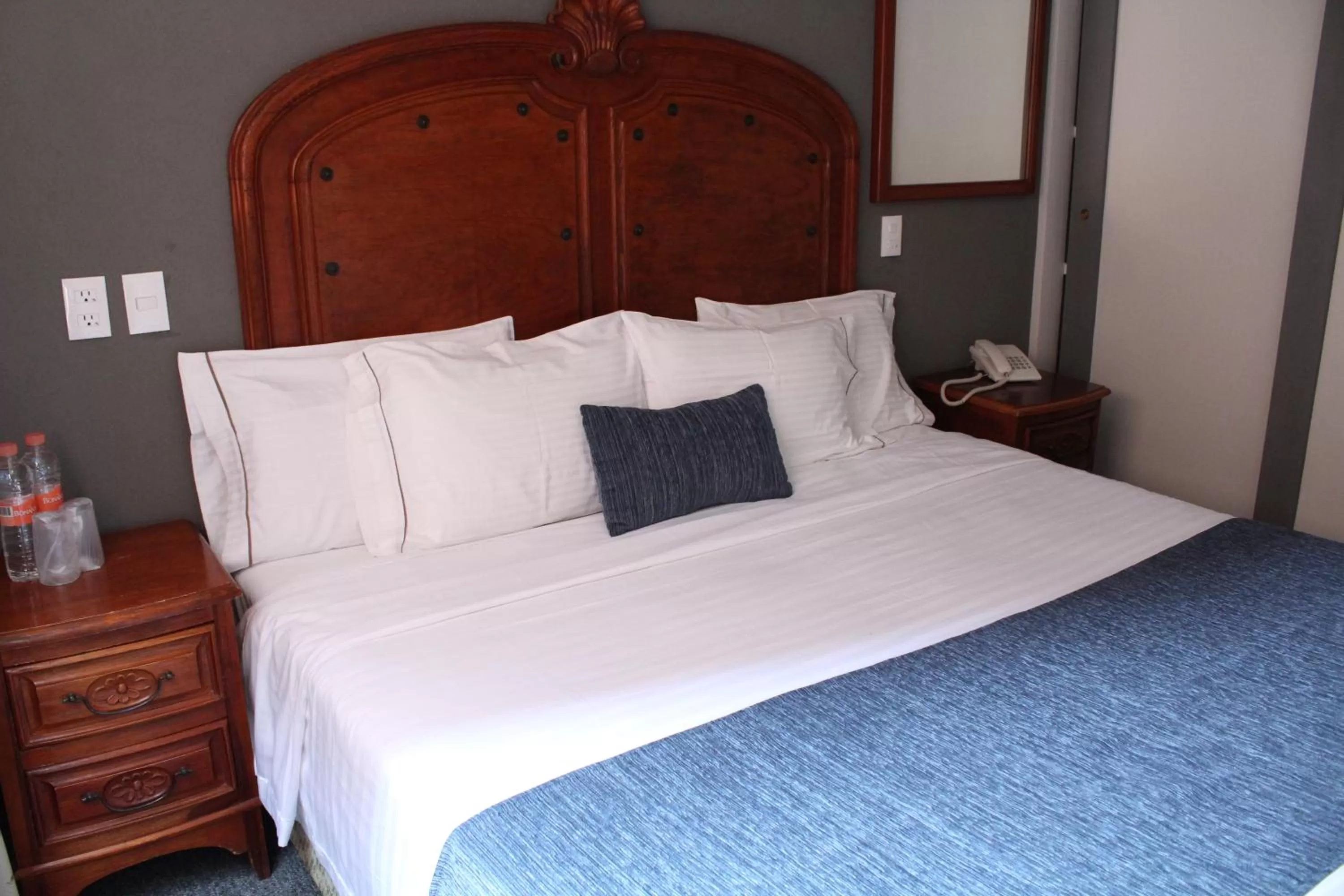 Standard King Room in Canada Central & Rooftop