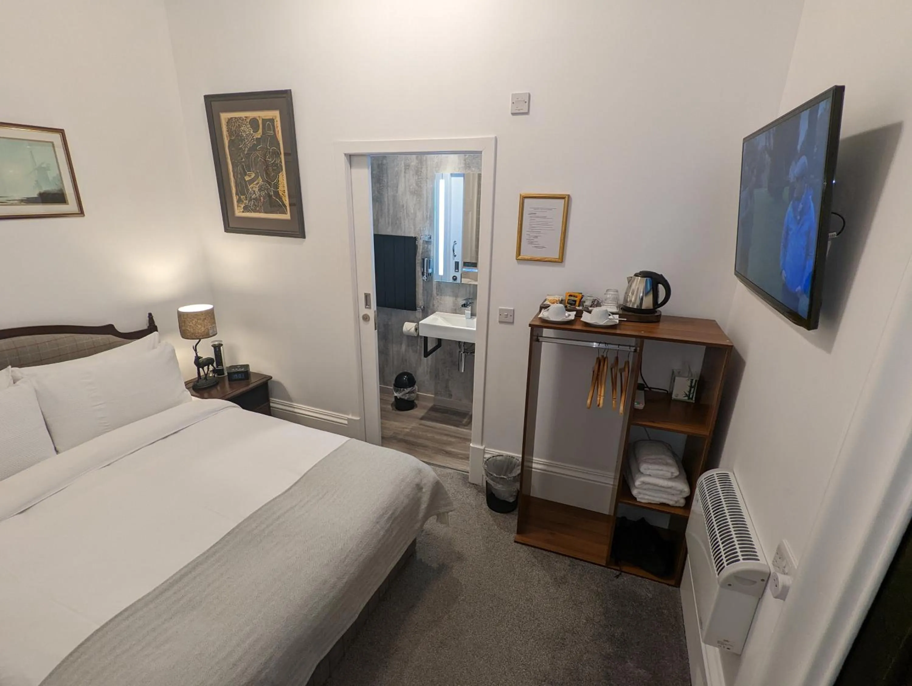 Bedroom, Bed in Cambeth Lodge Guesthouse