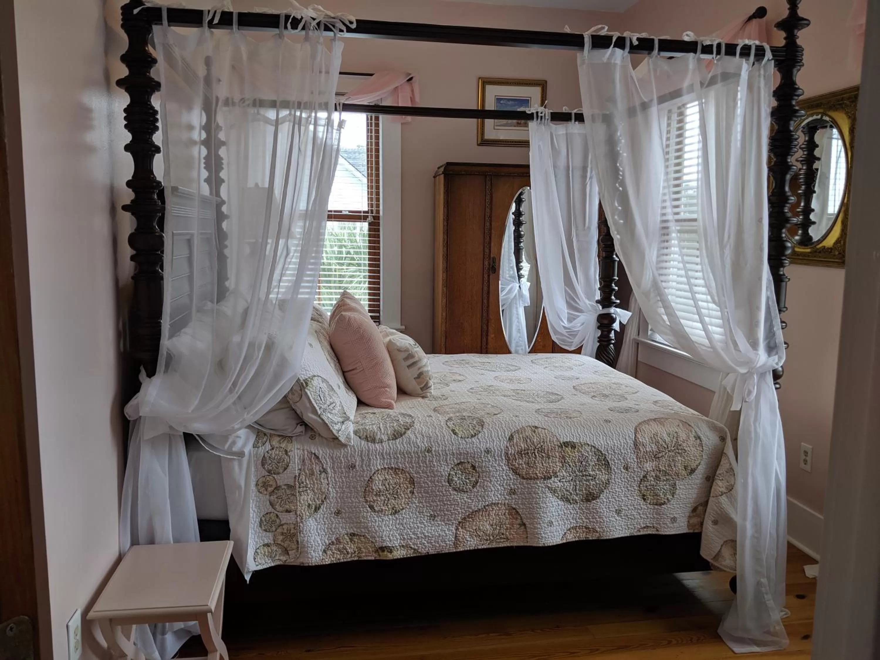 Queen Room in Surf Song Bed & Breakfast