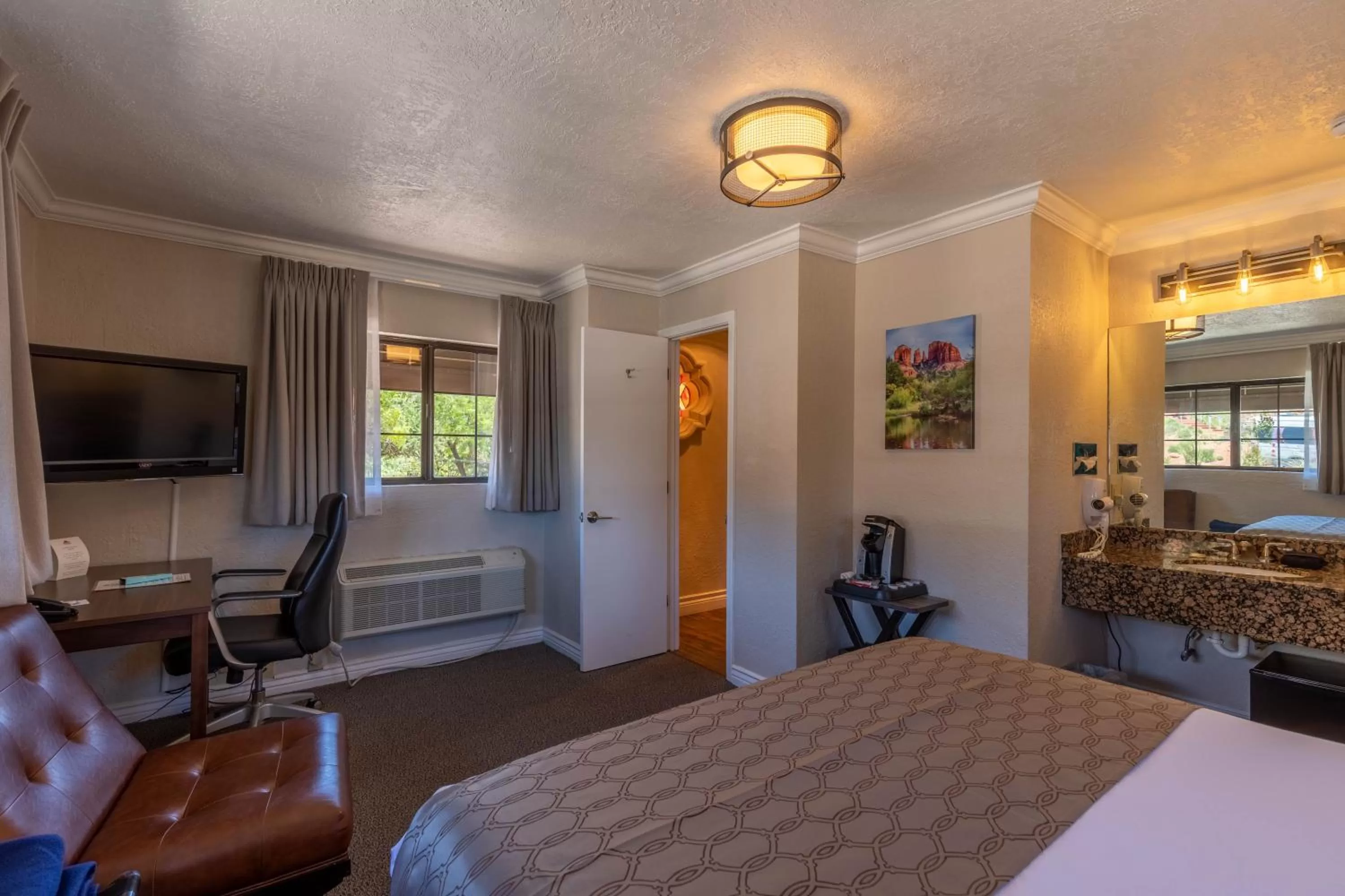 Queen Room in Cedars Resort