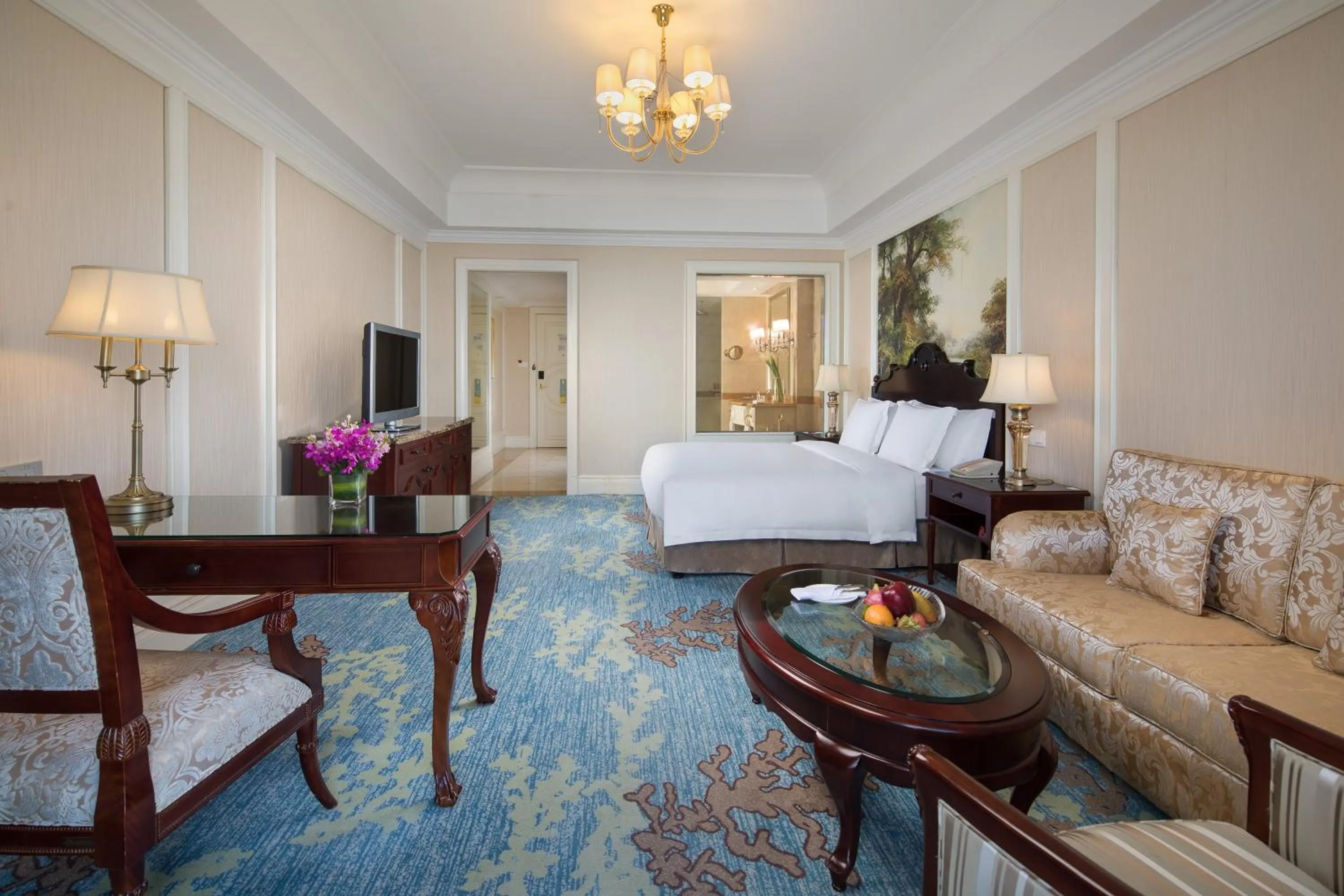 Standard King Room with Lounge Access in Crowne Plaza Ocean Spring Resort by IHG