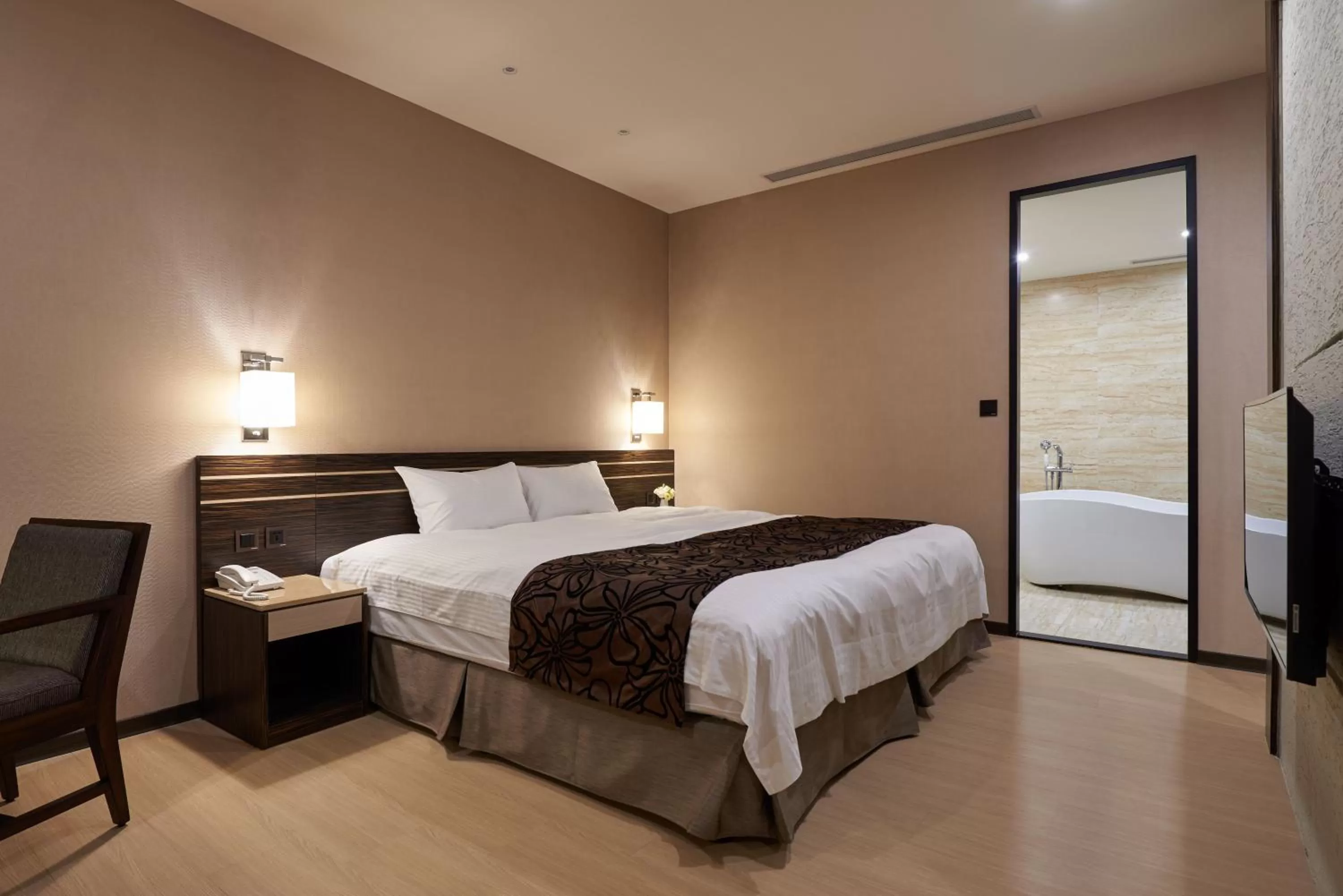 Queen Suite in SOL Hotel