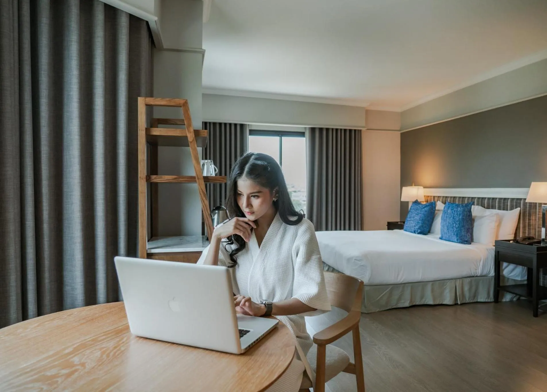 Junior Suite in Grand Riverside Hotel