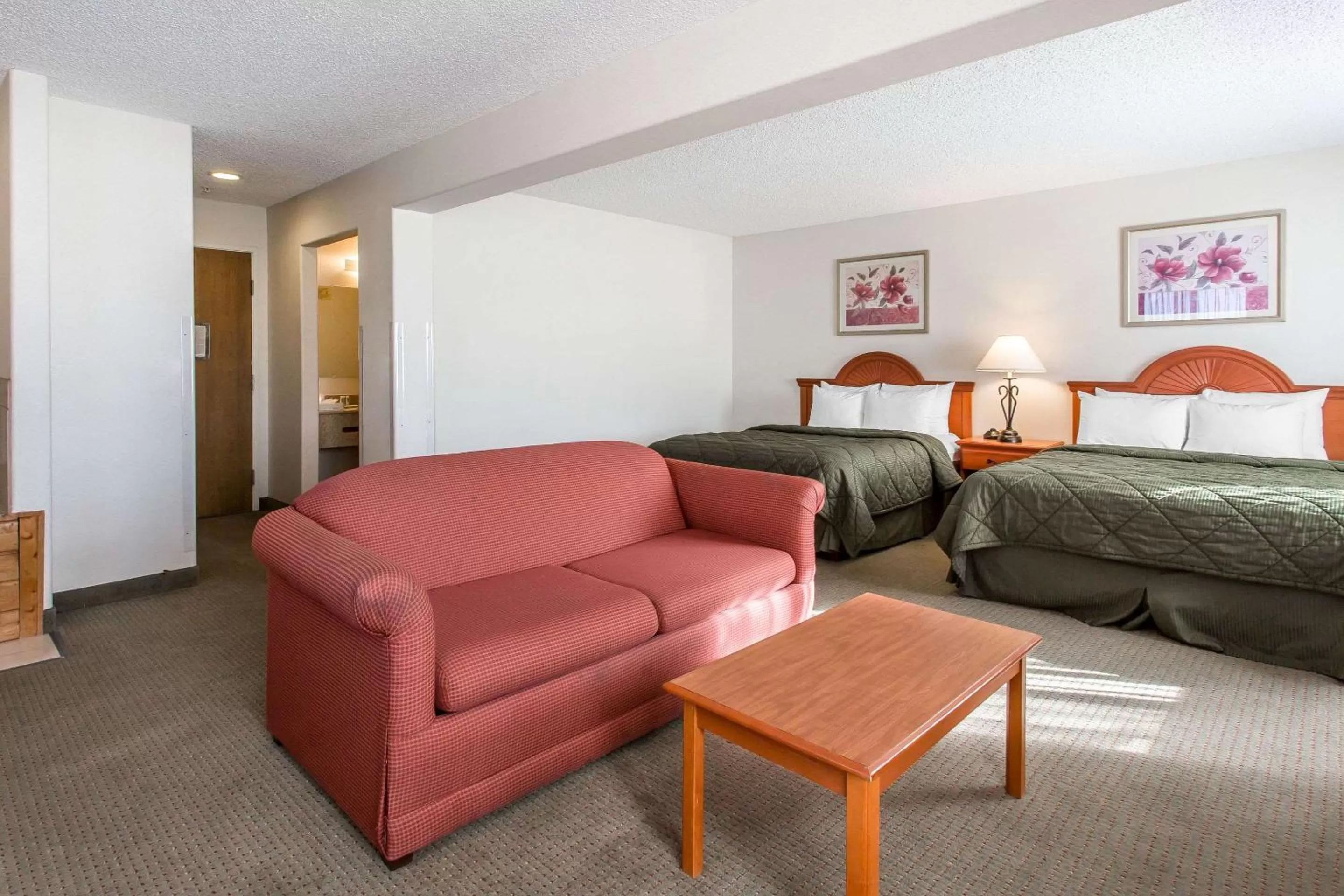 Photo of the whole room, Bed in Quality Inn Delta Gateway to Rocky Mountains