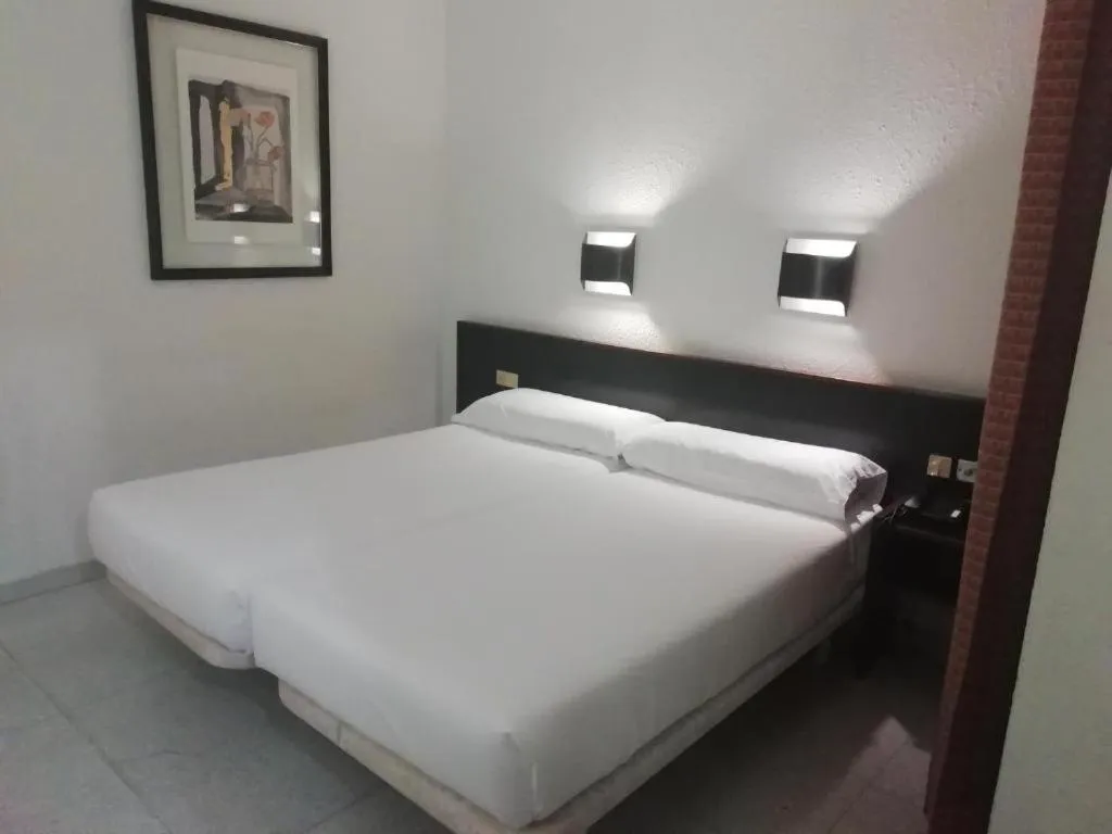 Interior twin room  in Hotel Monegal