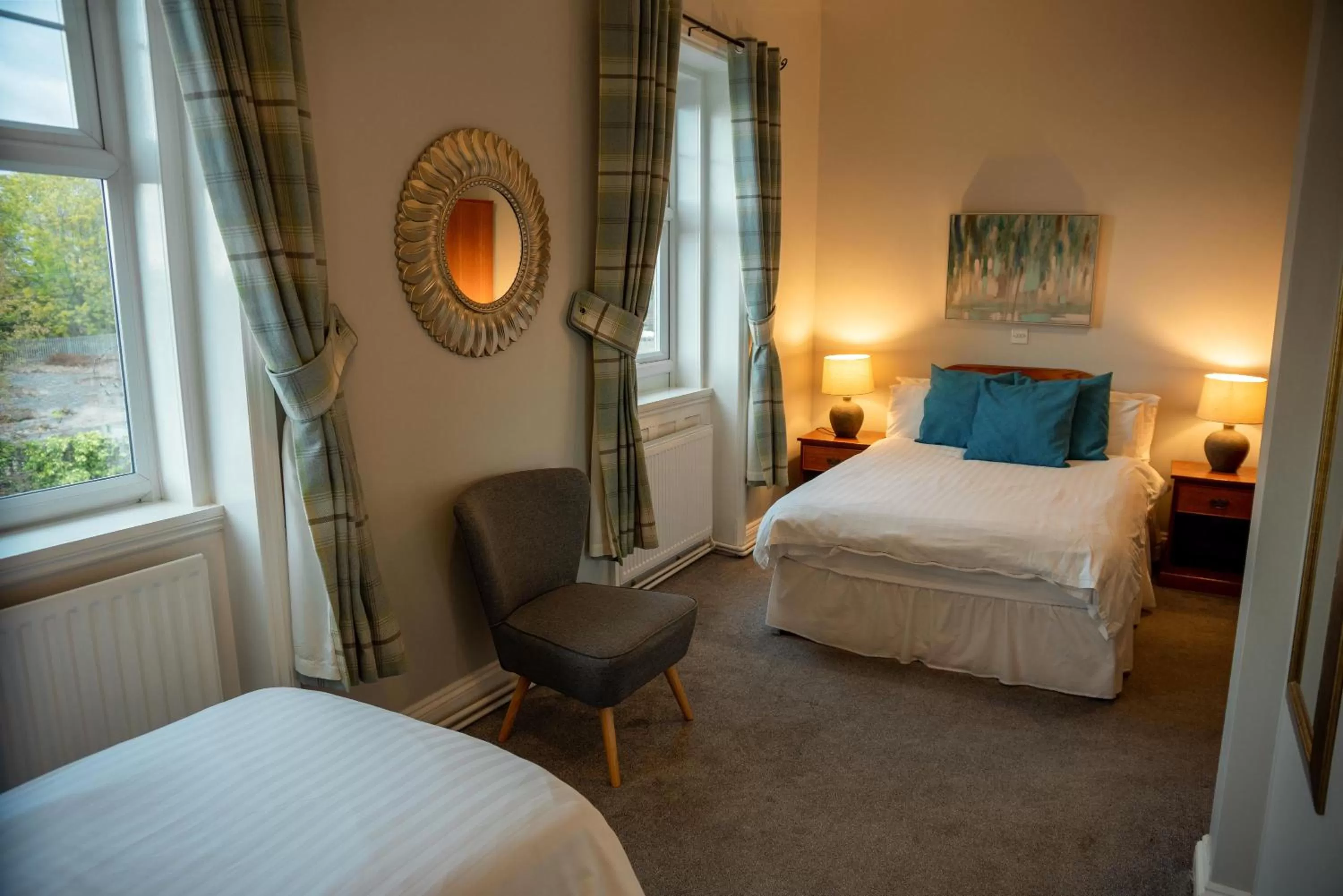Bedroom, Bed in The Walnut Tree Inn