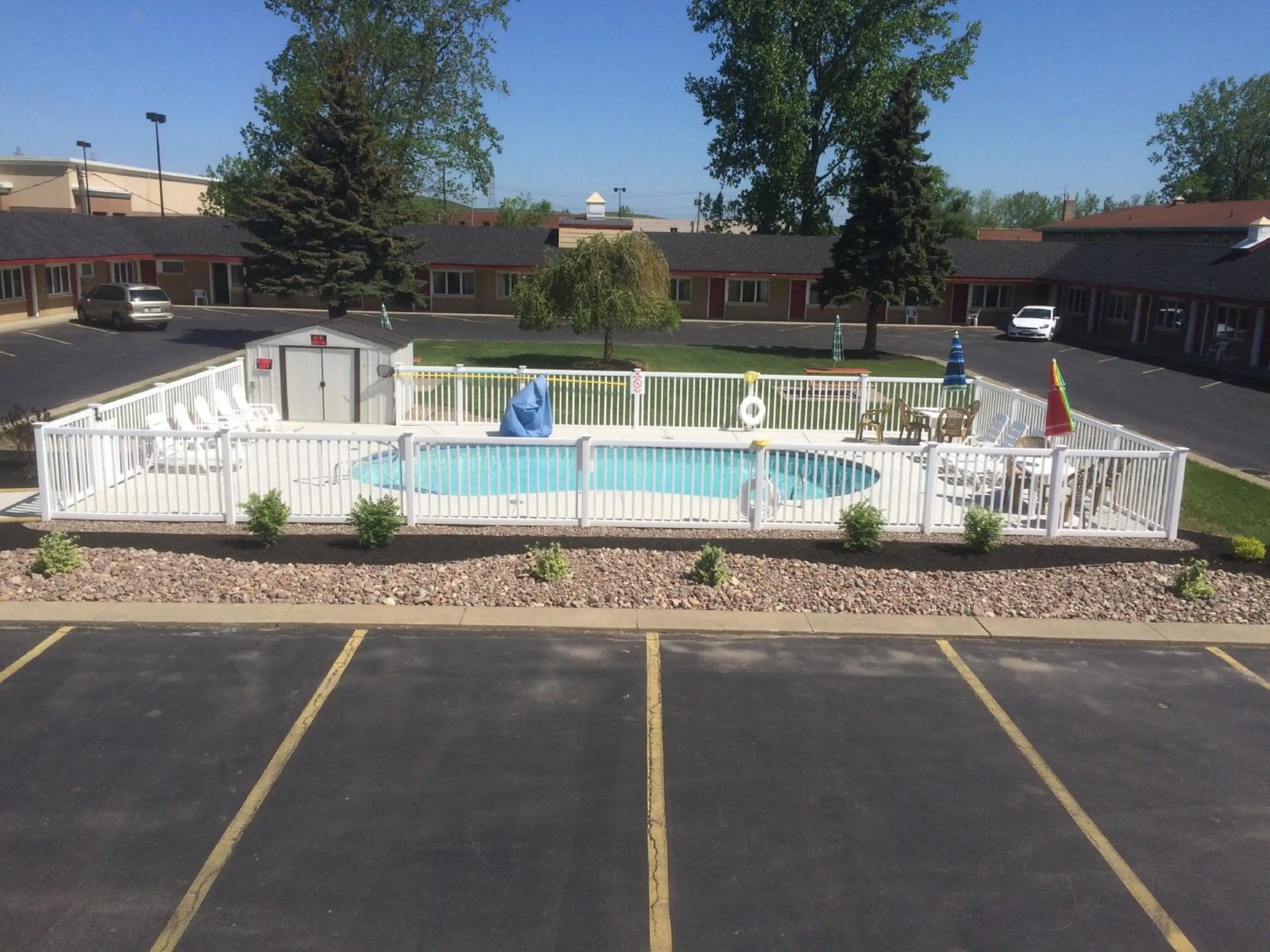 Pool view in Caravan Motel