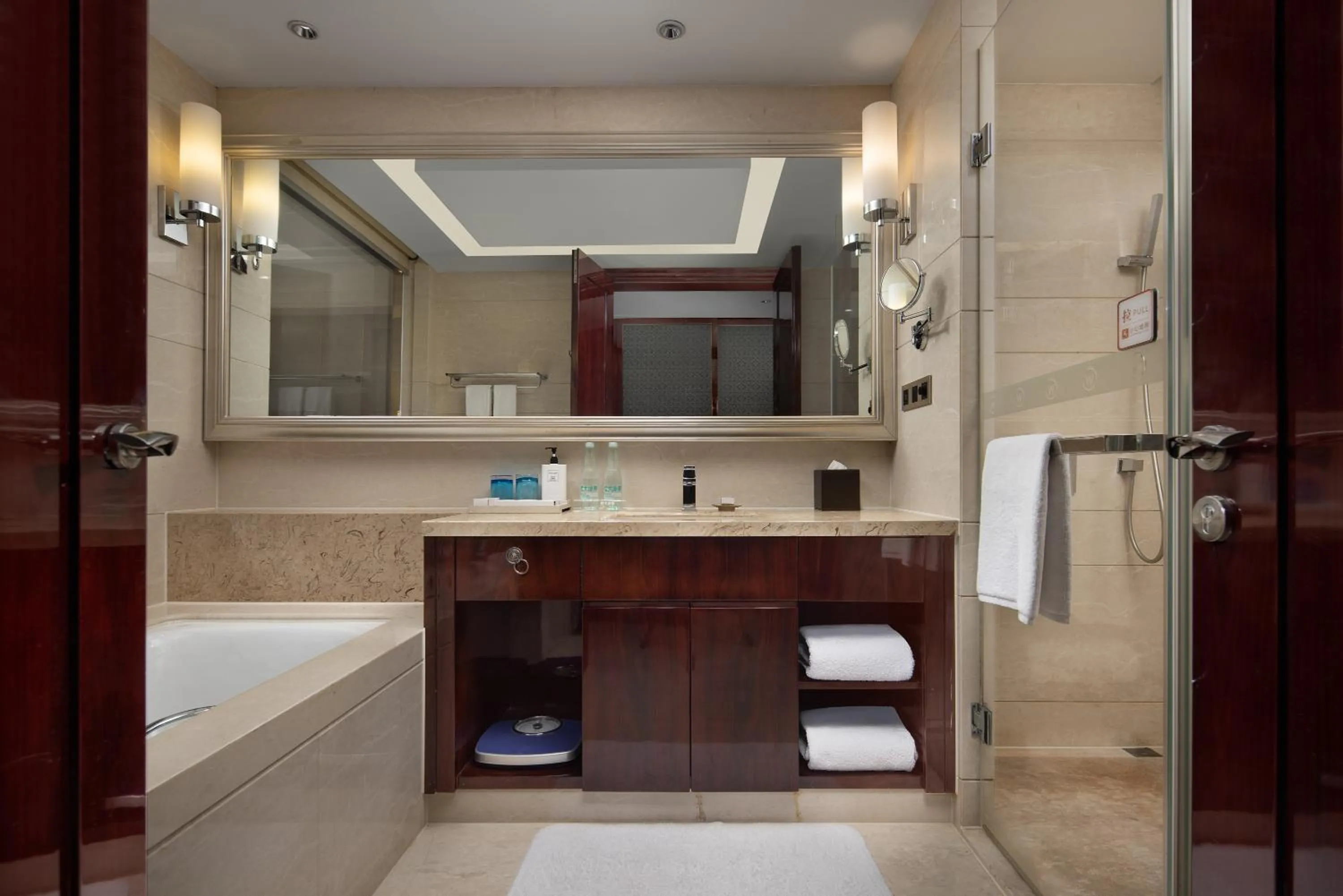 Twin Room in WorldHotel Grand Jiaxing Hunan